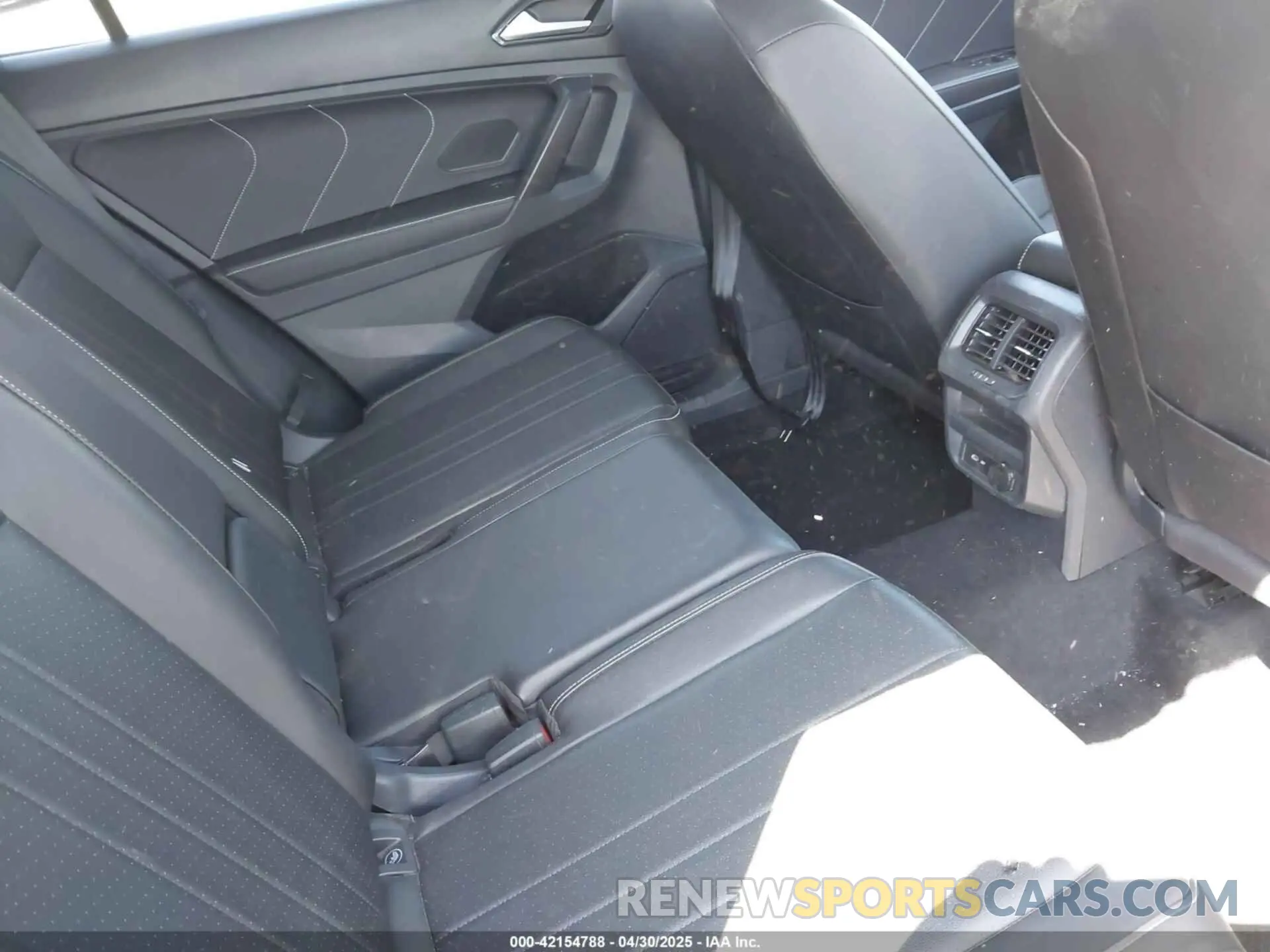 8 Photograph of a damaged car 3VV8B7AX7PM102793 VOLKSWAGEN TIGUAN 2023