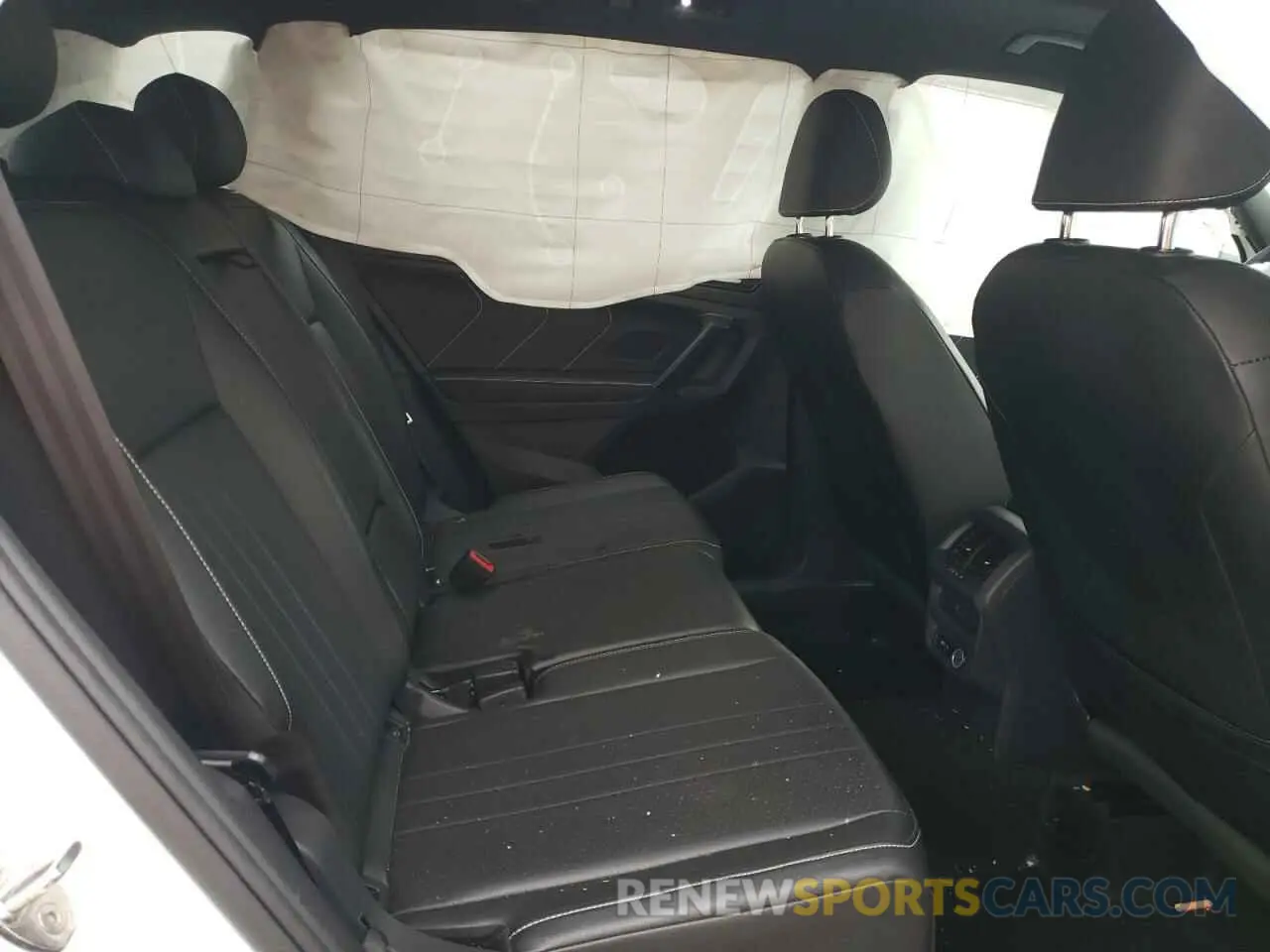 10 Photograph of a damaged car 3VV8B7AX8PM025044 VOLKSWAGEN TIGUAN 2023