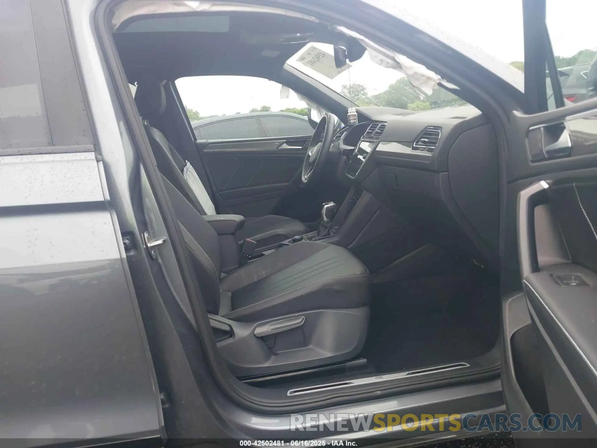 5 Photograph of a damaged car 3VV8B7AX8PM076348 VOLKSWAGEN TIGUAN 2023