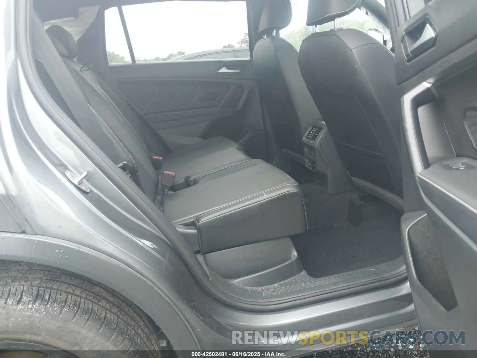 8 Photograph of a damaged car 3VV8B7AX8PM076348 VOLKSWAGEN TIGUAN 2023