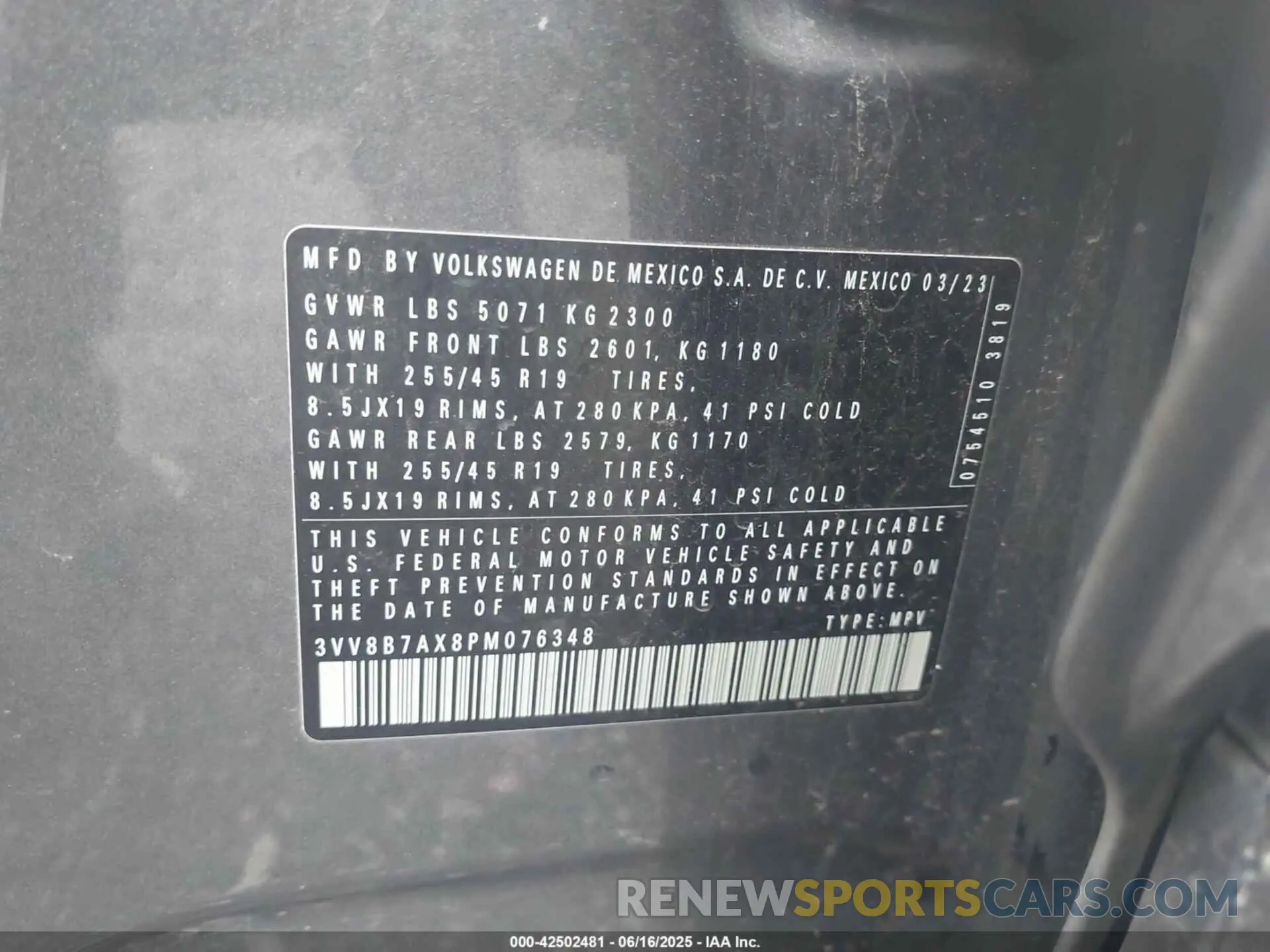 9 Photograph of a damaged car 3VV8B7AX8PM076348 VOLKSWAGEN TIGUAN 2023
