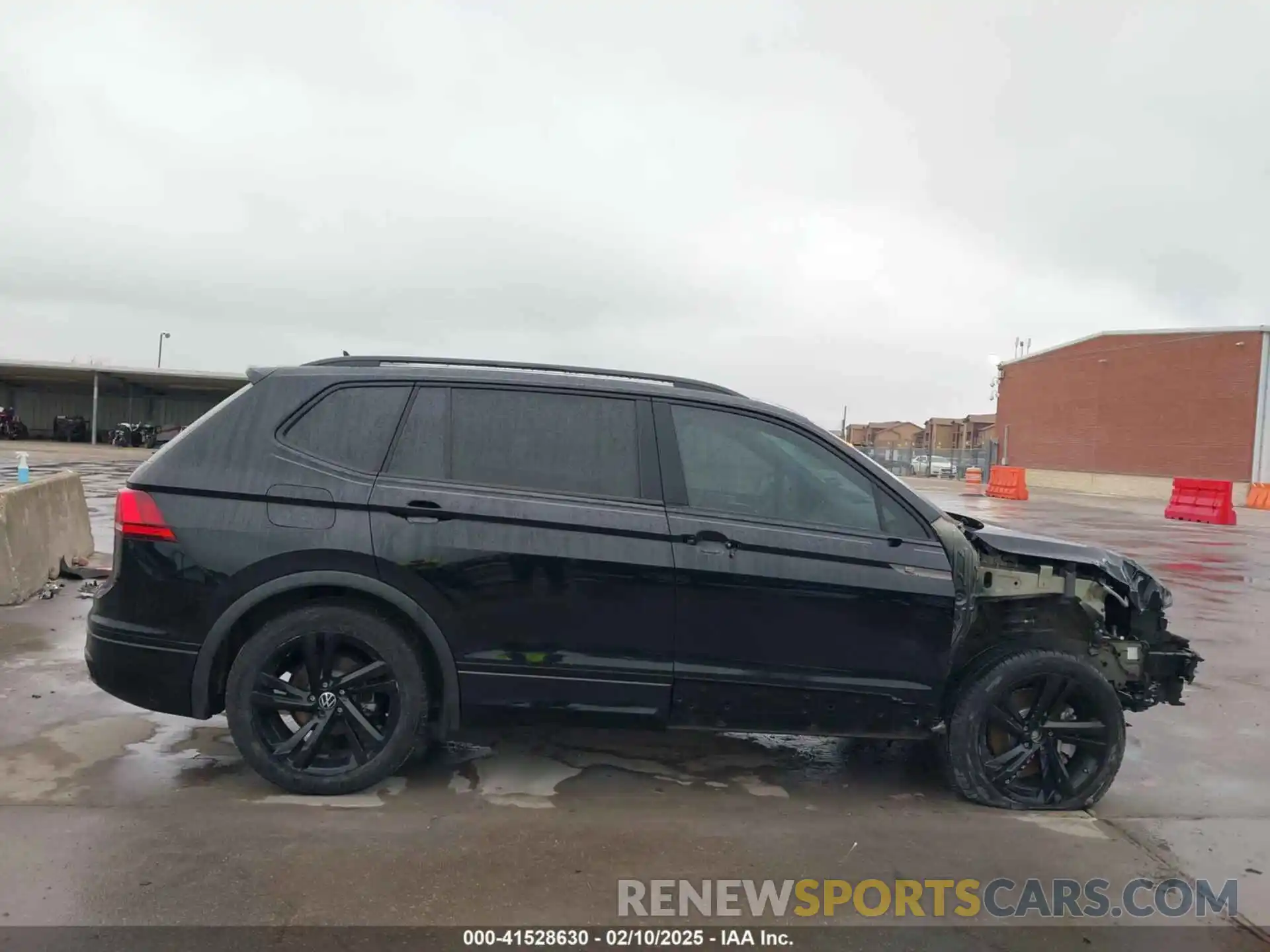 14 Photograph of a damaged car 3VVCB7AX0PM061742 VOLKSWAGEN TIGUAN 2023