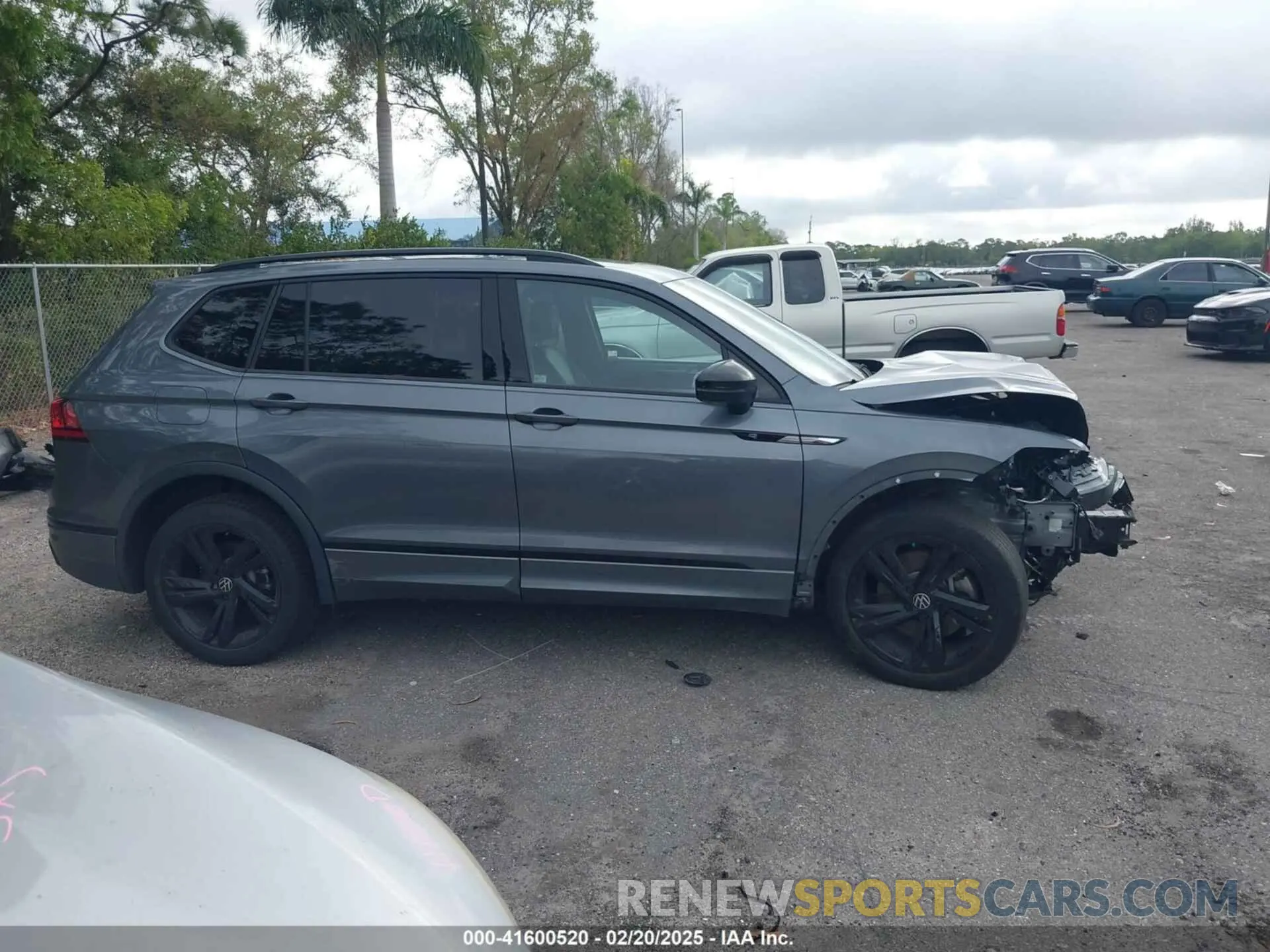 13 Photograph of a damaged car 3VVCB7AX1PM099075 VOLKSWAGEN TIGUAN 2023