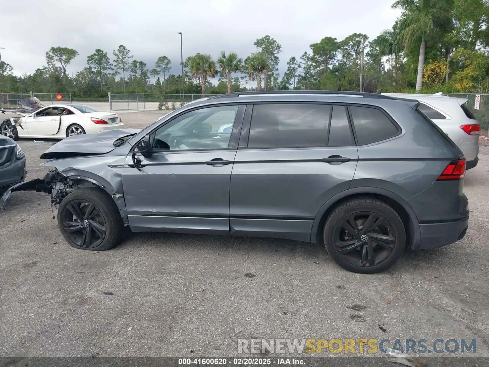 14 Photograph of a damaged car 3VVCB7AX1PM099075 VOLKSWAGEN TIGUAN 2023