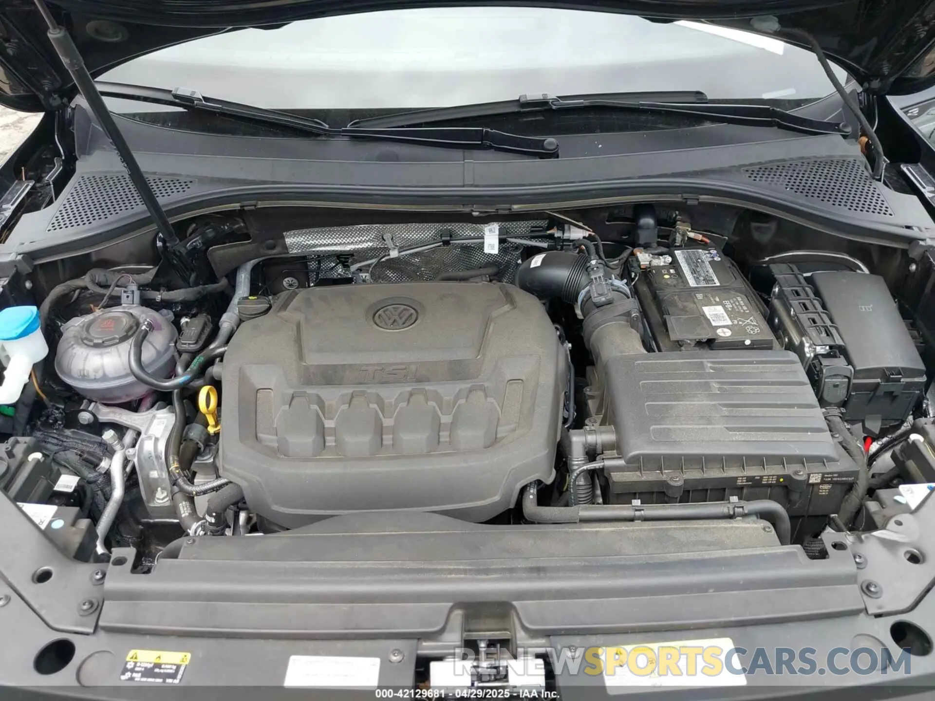 10 Photograph of a damaged car 3VVCB7AX2PM083015 VOLKSWAGEN TIGUAN 2023