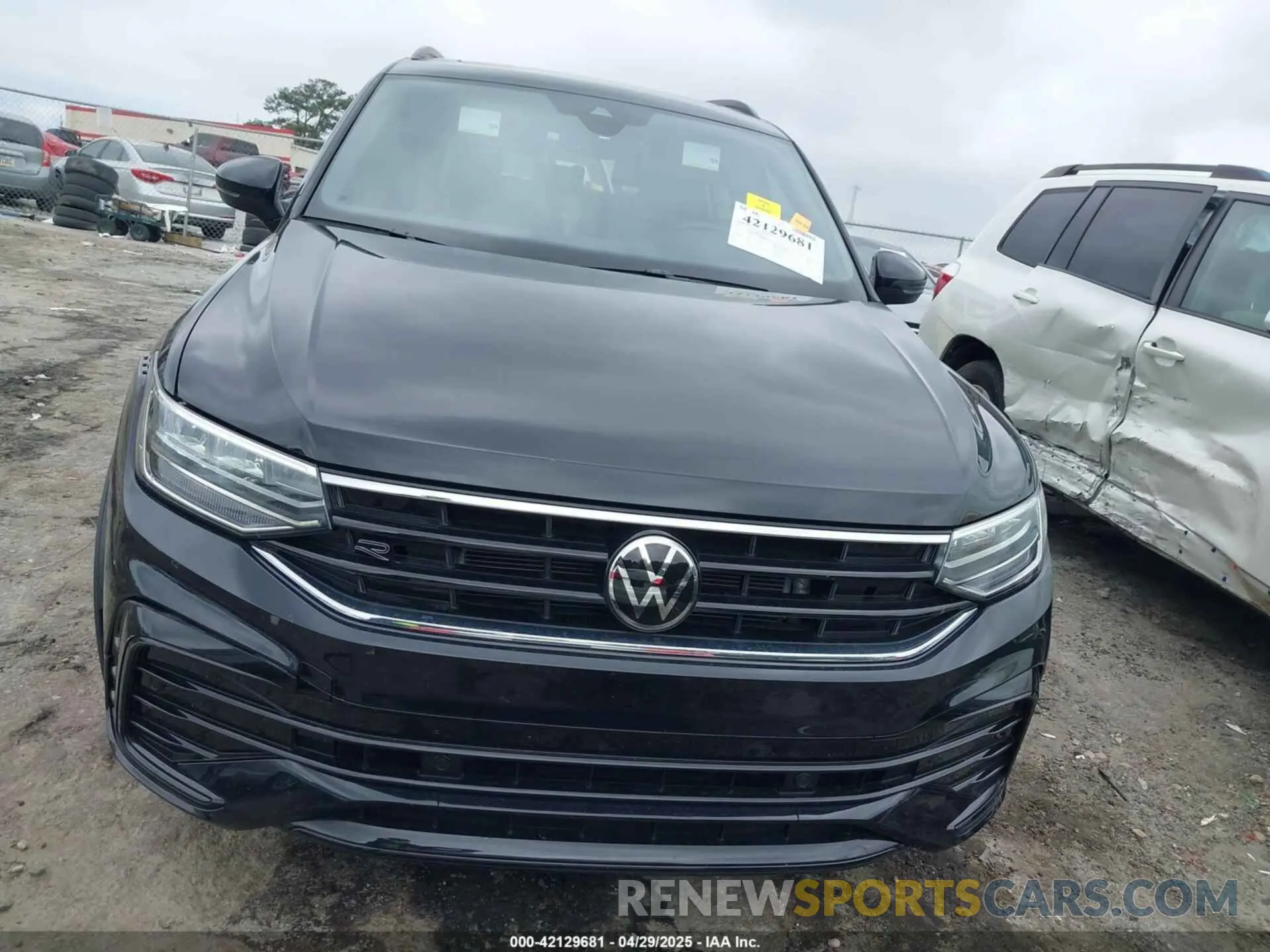 12 Photograph of a damaged car 3VVCB7AX2PM083015 VOLKSWAGEN TIGUAN 2023