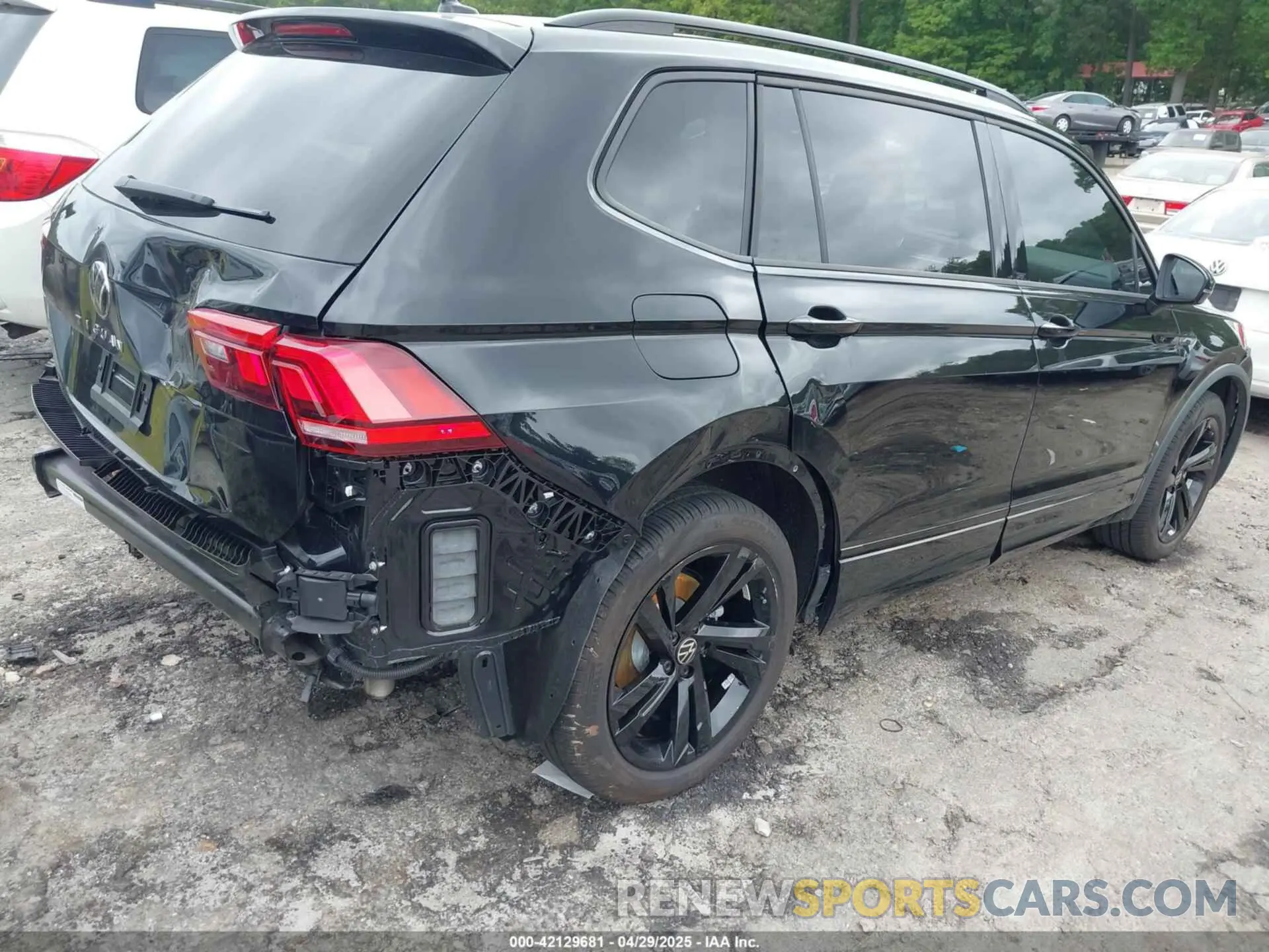 4 Photograph of a damaged car 3VVCB7AX2PM083015 VOLKSWAGEN TIGUAN 2023