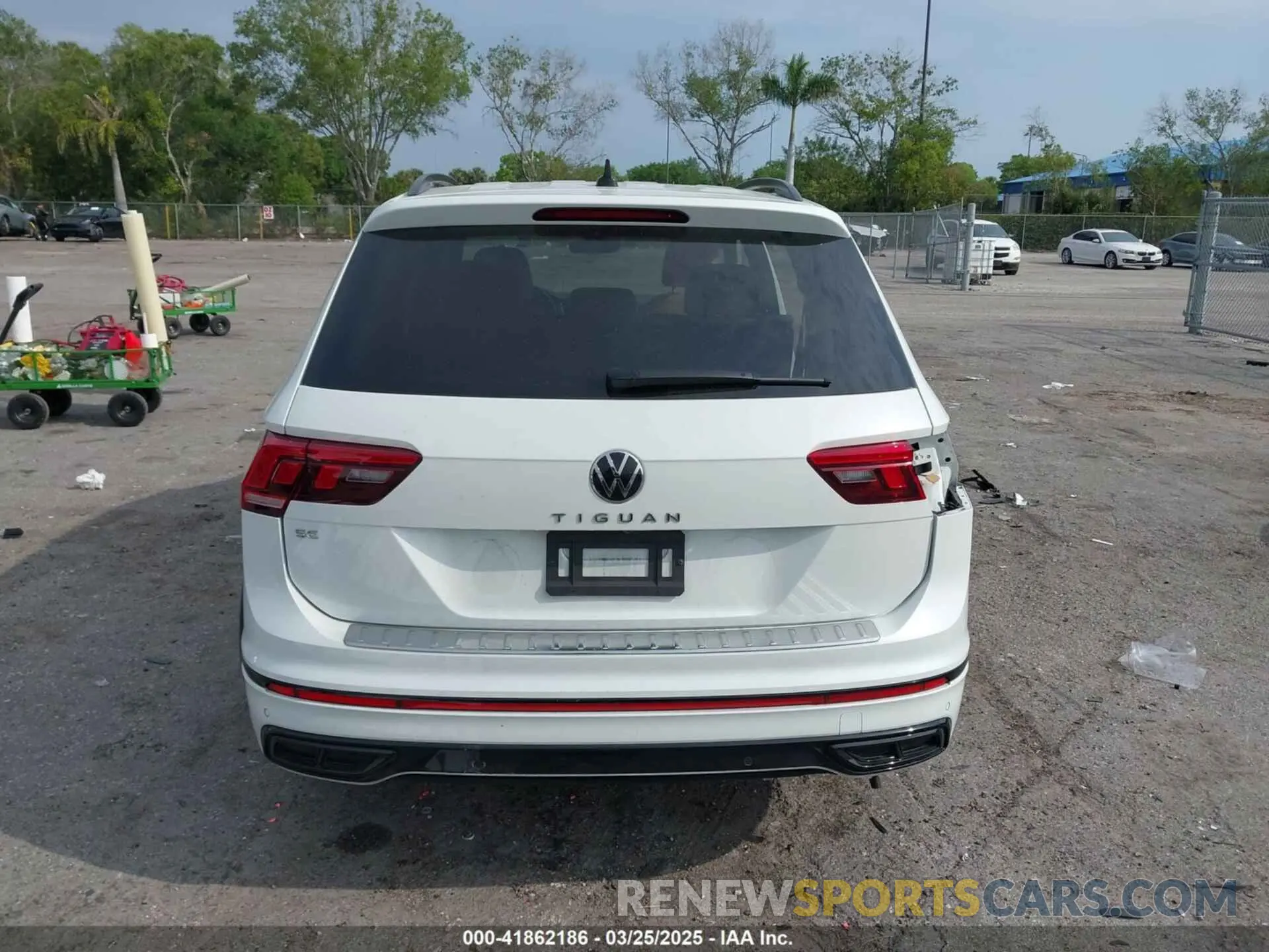 17 Photograph of a damaged car 3VVCB7AX2PM128289 VOLKSWAGEN TIGUAN 2023