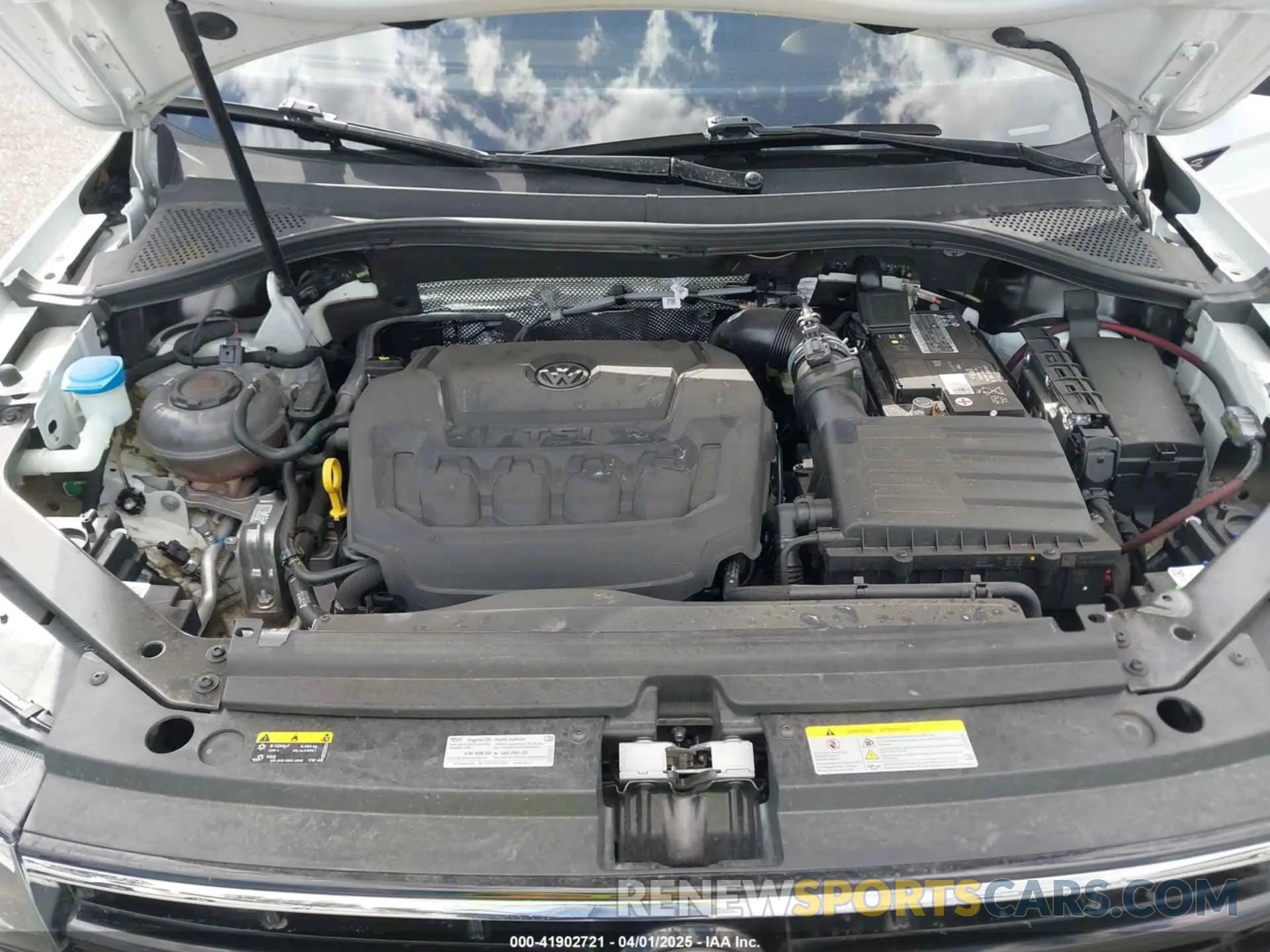 10 Photograph of a damaged car 3VVCB7AX3PM133002 VOLKSWAGEN TIGUAN 2023