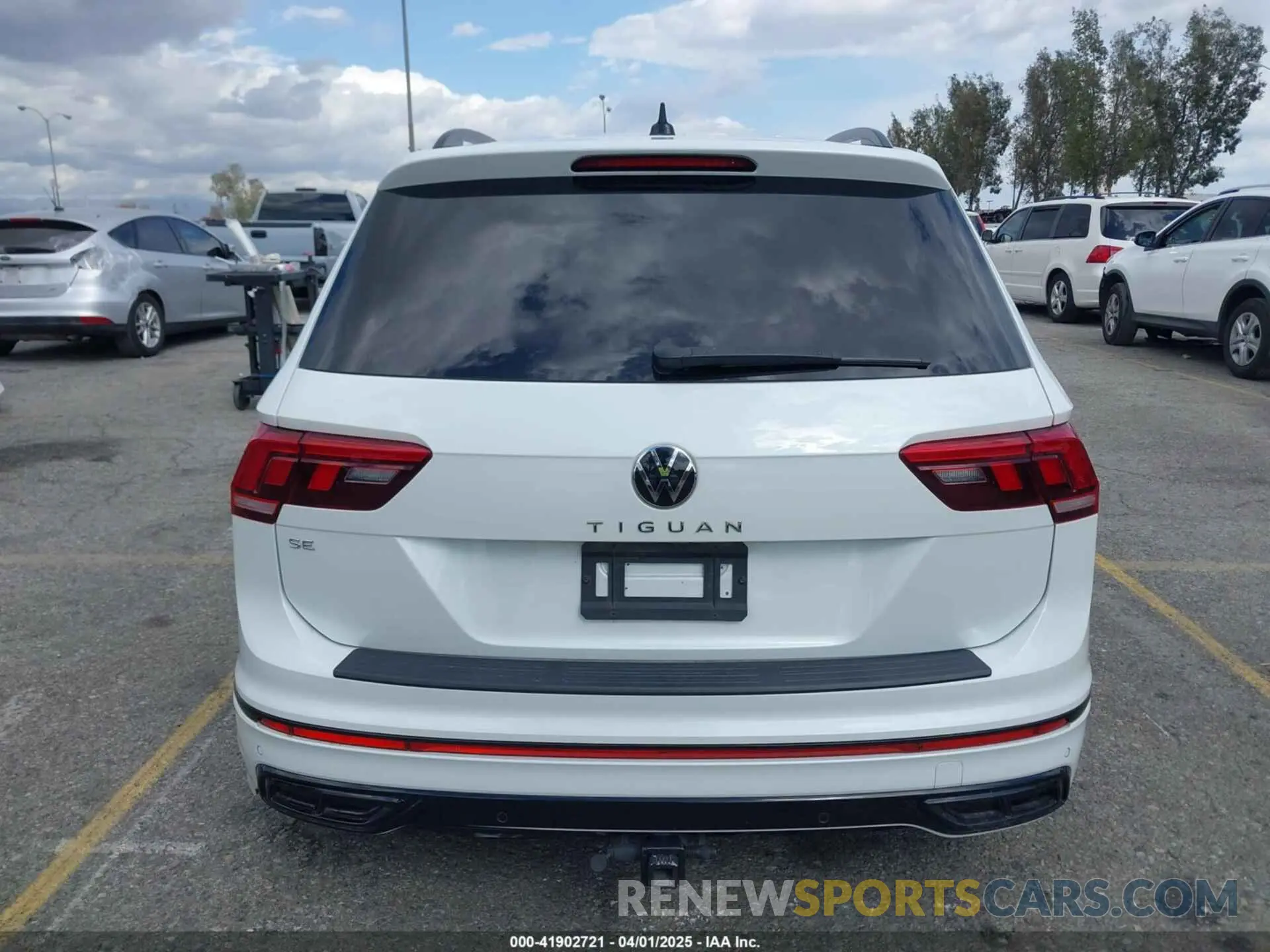 16 Photograph of a damaged car 3VVCB7AX3PM133002 VOLKSWAGEN TIGUAN 2023
