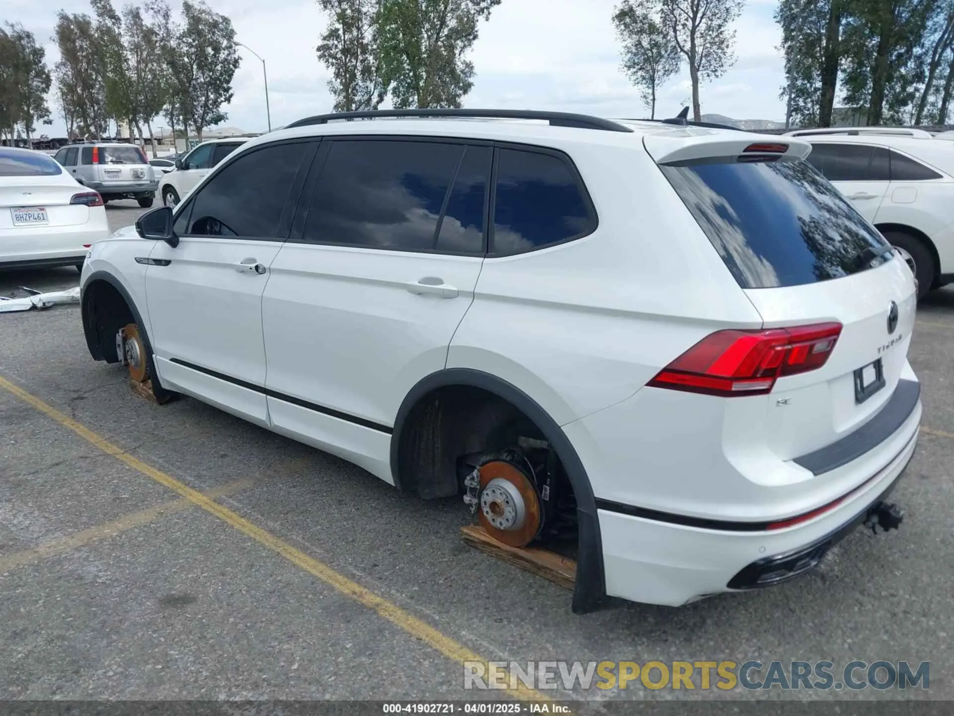 3 Photograph of a damaged car 3VVCB7AX3PM133002 VOLKSWAGEN TIGUAN 2023