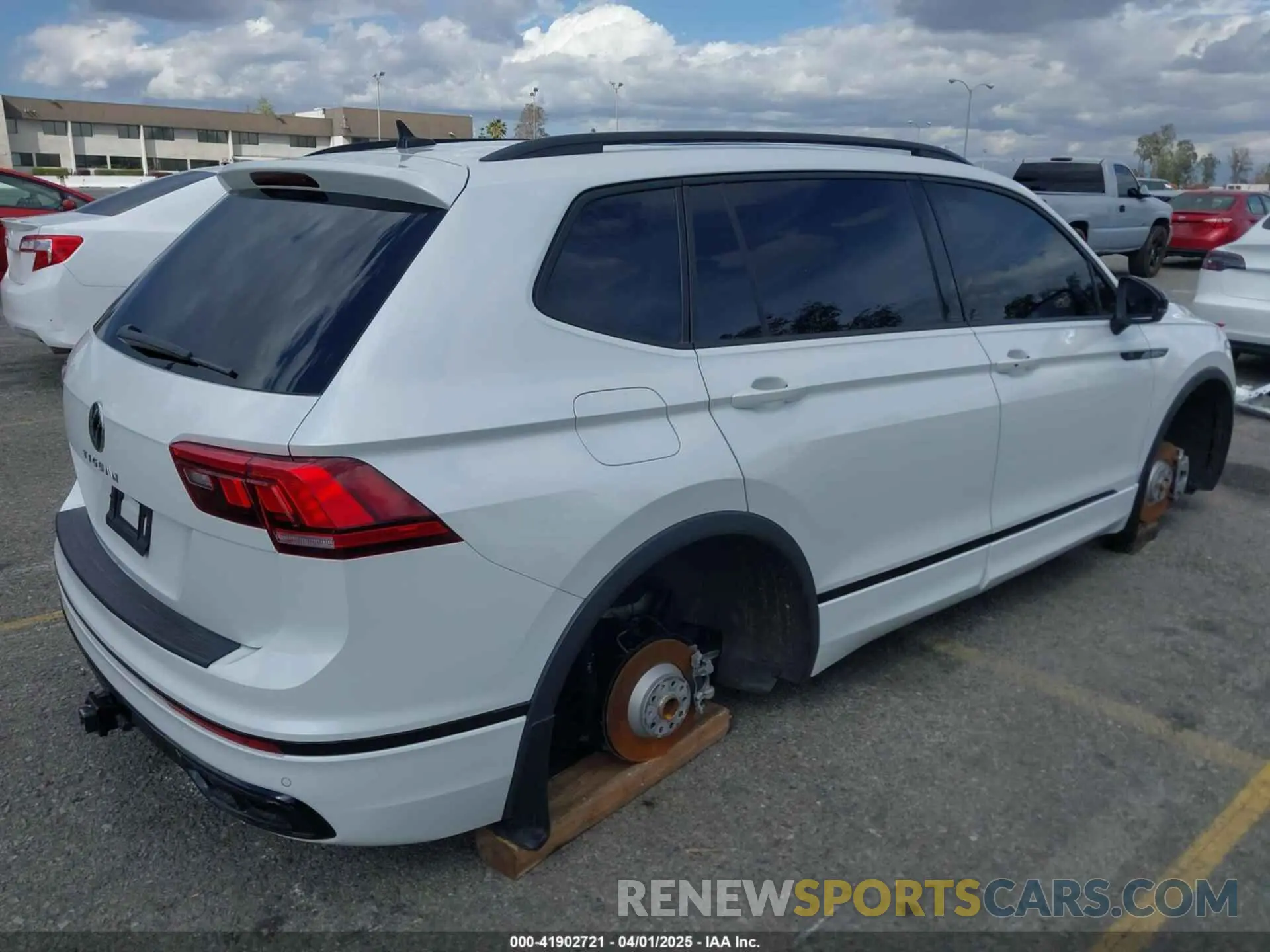 4 Photograph of a damaged car 3VVCB7AX3PM133002 VOLKSWAGEN TIGUAN 2023