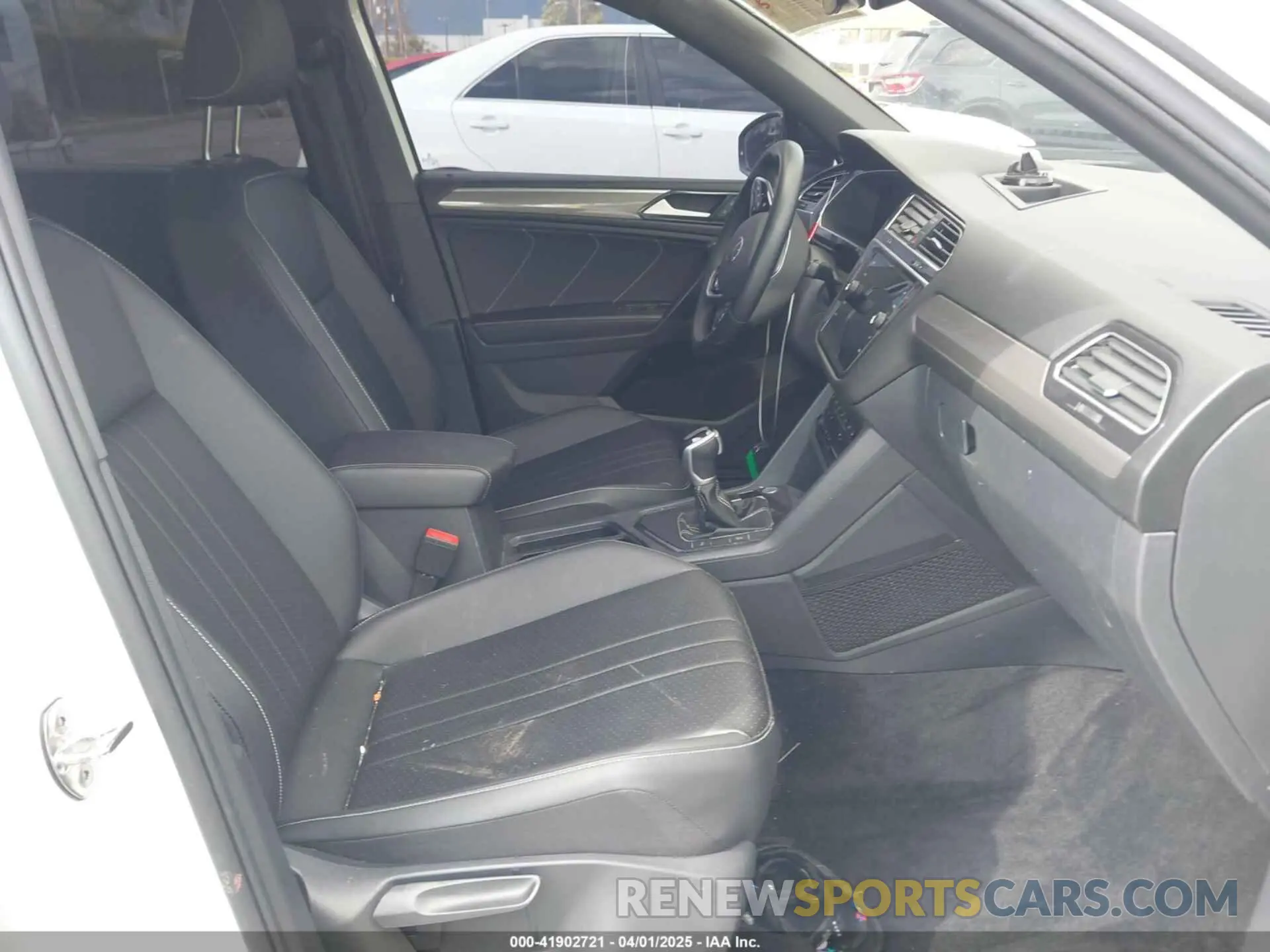 5 Photograph of a damaged car 3VVCB7AX3PM133002 VOLKSWAGEN TIGUAN 2023