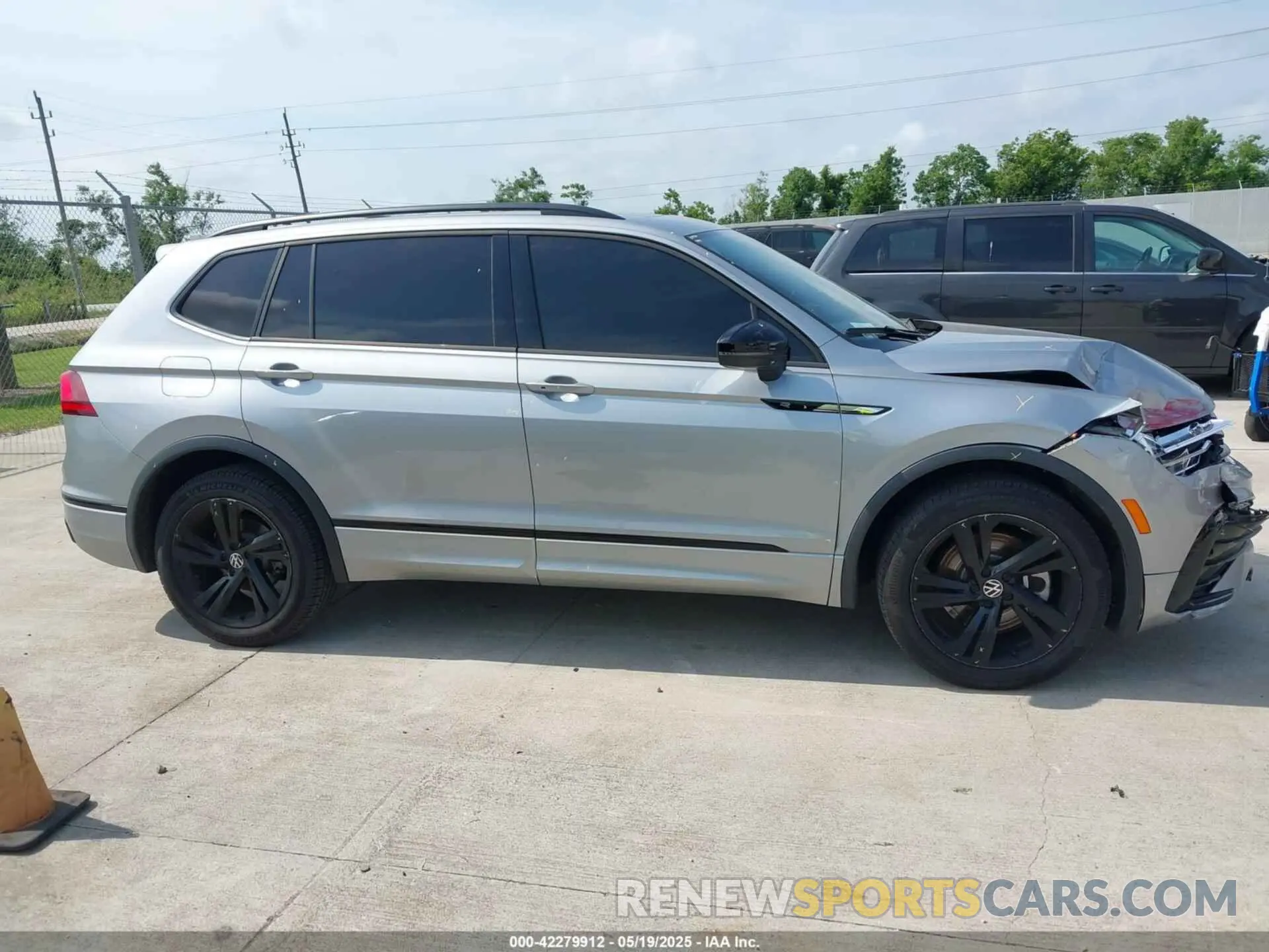 13 Photograph of a damaged car 3VVCB7AX5PM064412 VOLKSWAGEN TIGUAN 2023