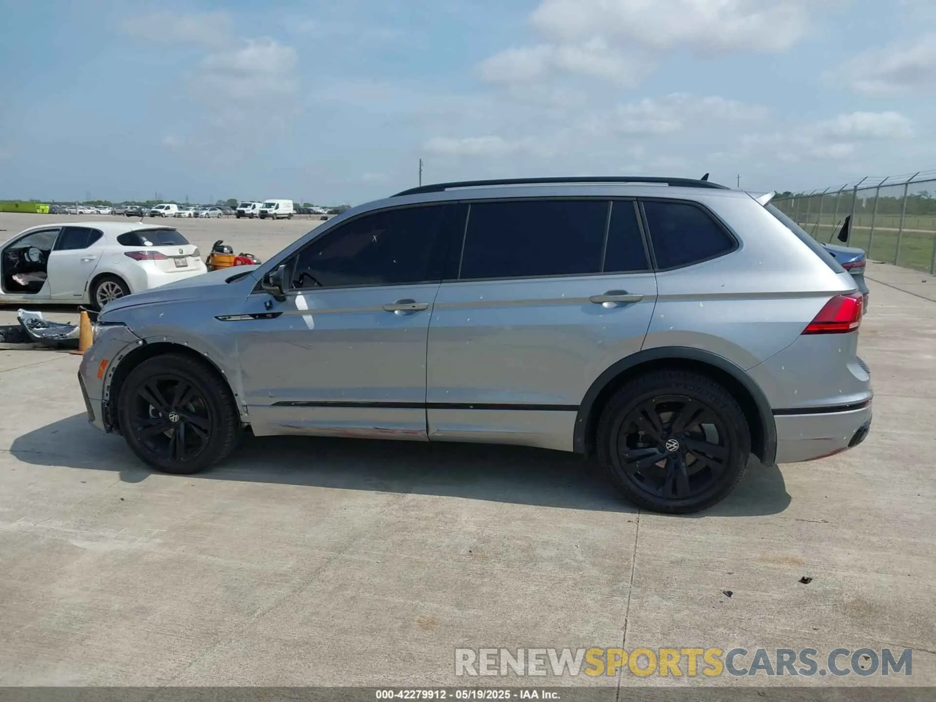 14 Photograph of a damaged car 3VVCB7AX5PM064412 VOLKSWAGEN TIGUAN 2023