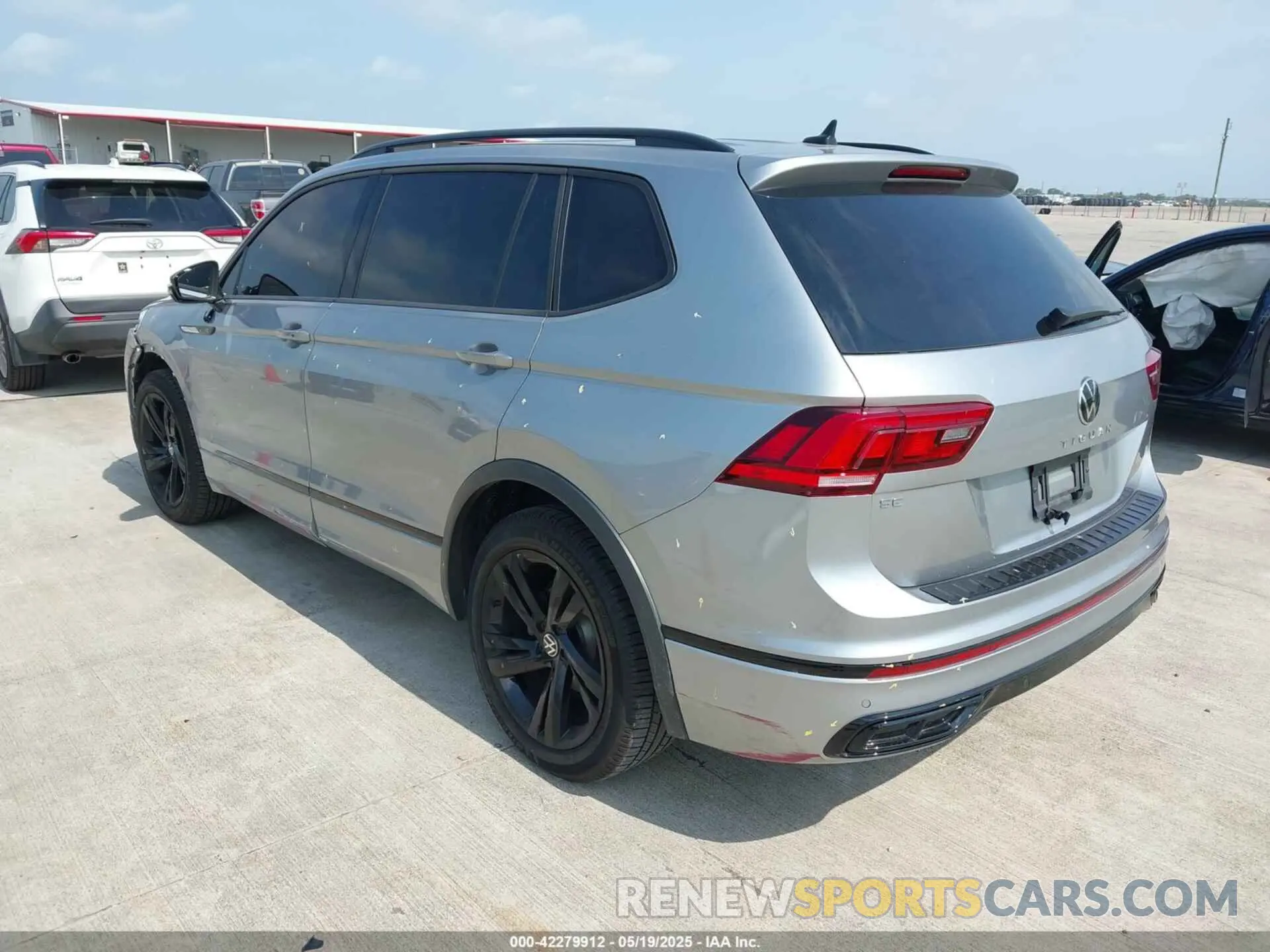 3 Photograph of a damaged car 3VVCB7AX5PM064412 VOLKSWAGEN TIGUAN 2023