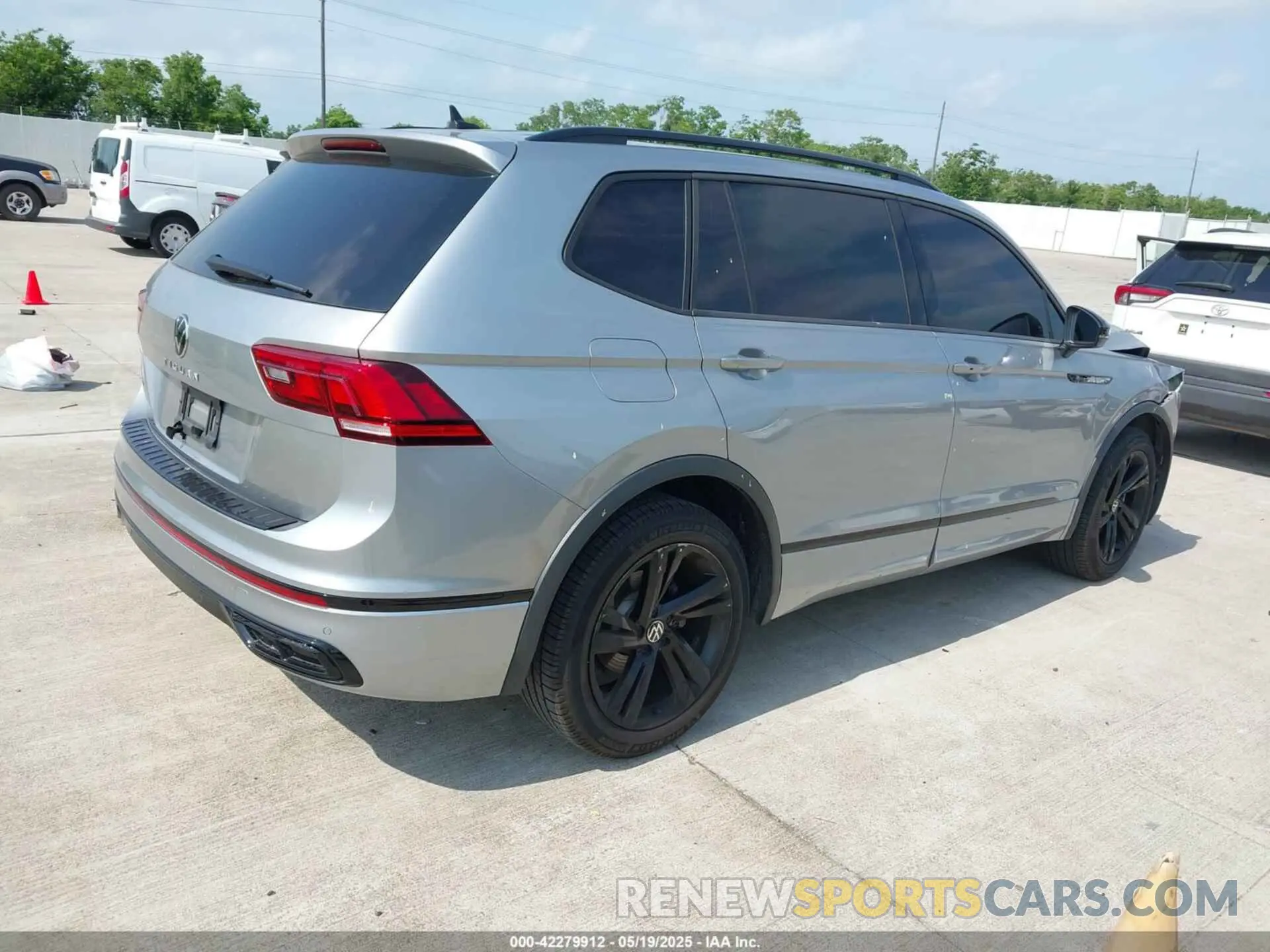 4 Photograph of a damaged car 3VVCB7AX5PM064412 VOLKSWAGEN TIGUAN 2023