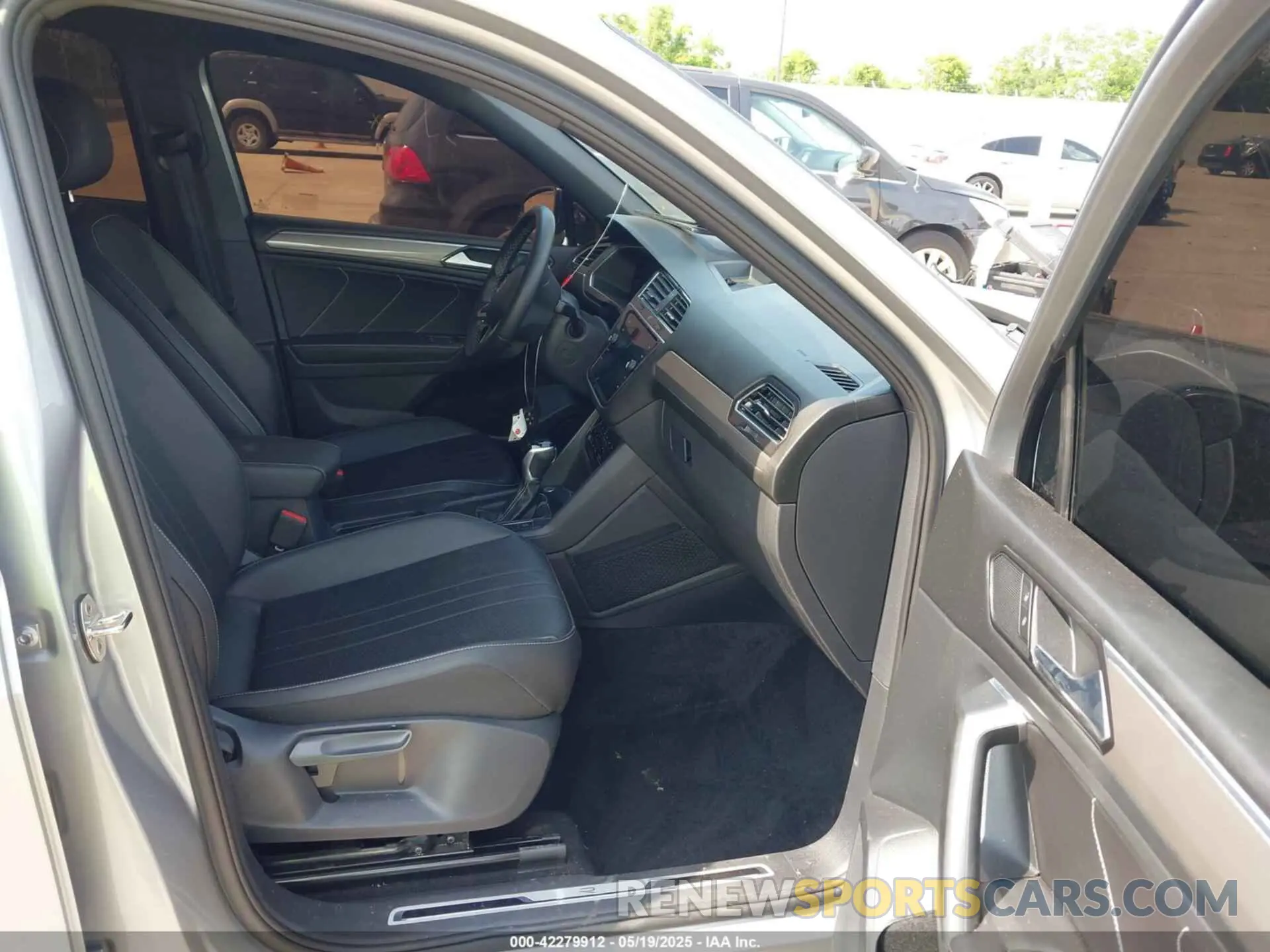 5 Photograph of a damaged car 3VVCB7AX5PM064412 VOLKSWAGEN TIGUAN 2023