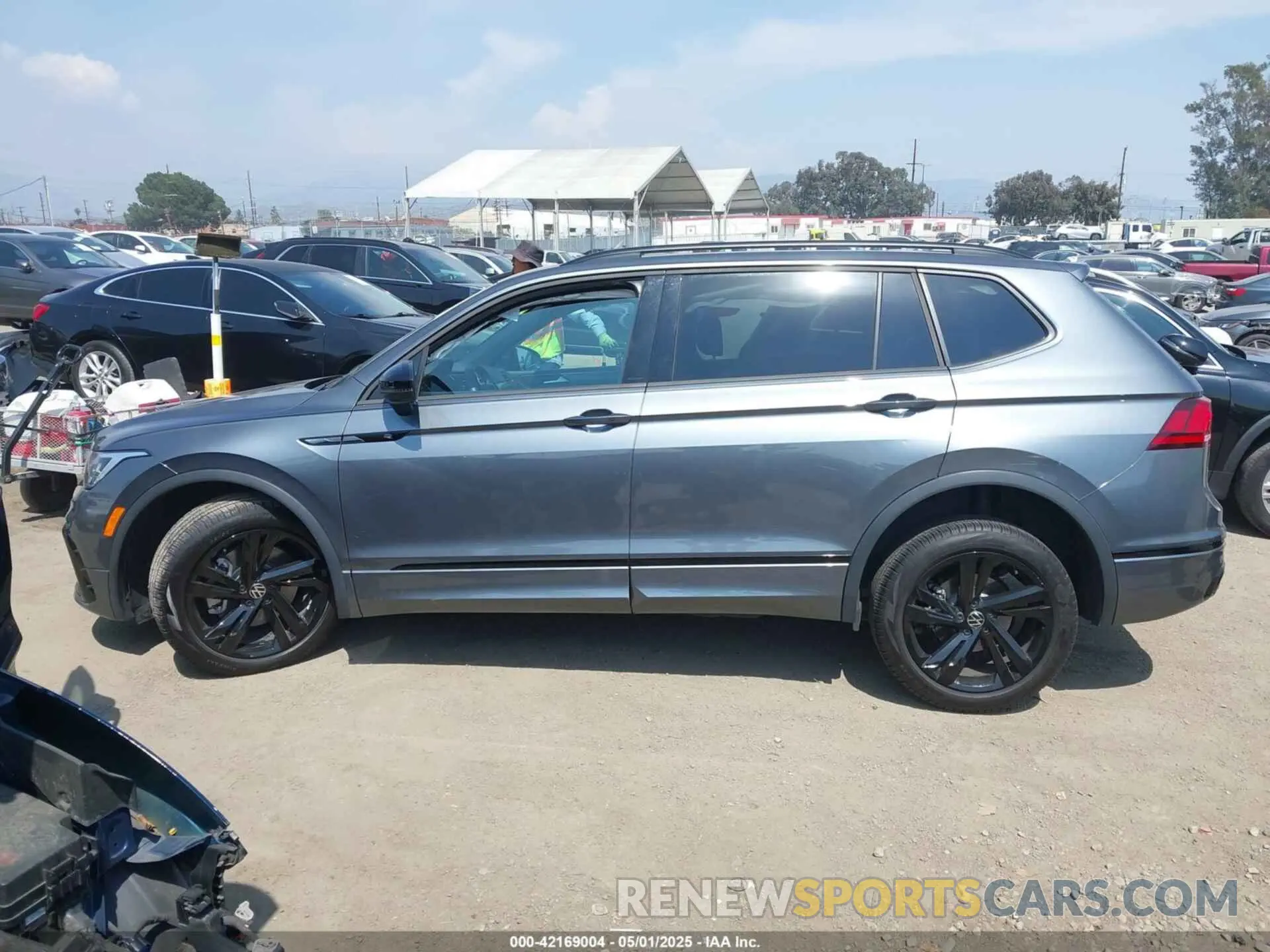 13 Photograph of a damaged car 3VVCB7AX8PM036684 VOLKSWAGEN TIGUAN 2023