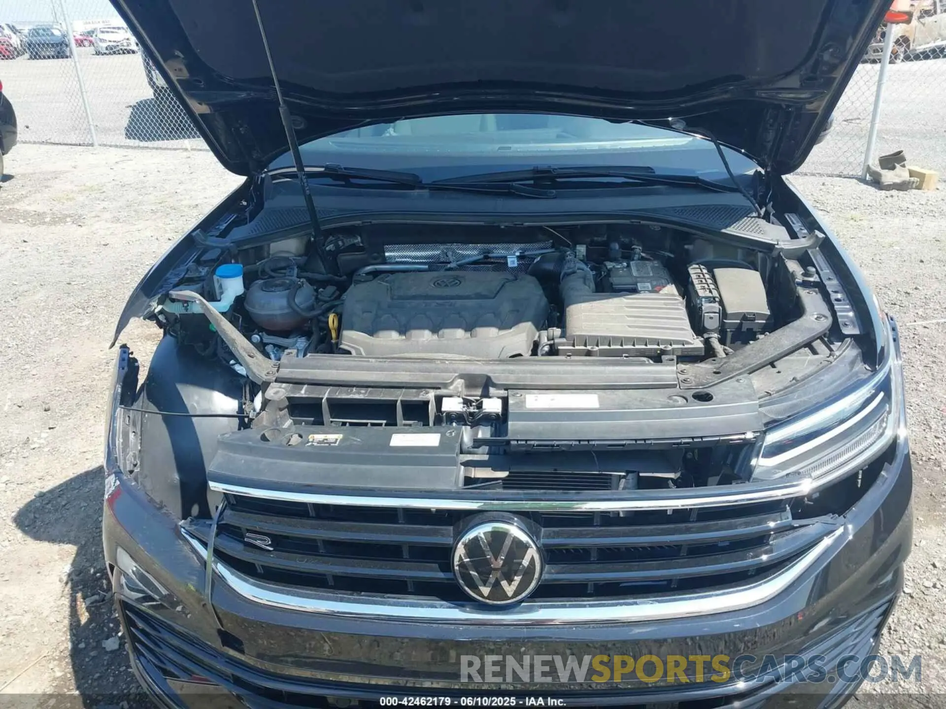 10 Photograph of a damaged car 3VVCB7AXXPM129898 VOLKSWAGEN TIGUAN 2023