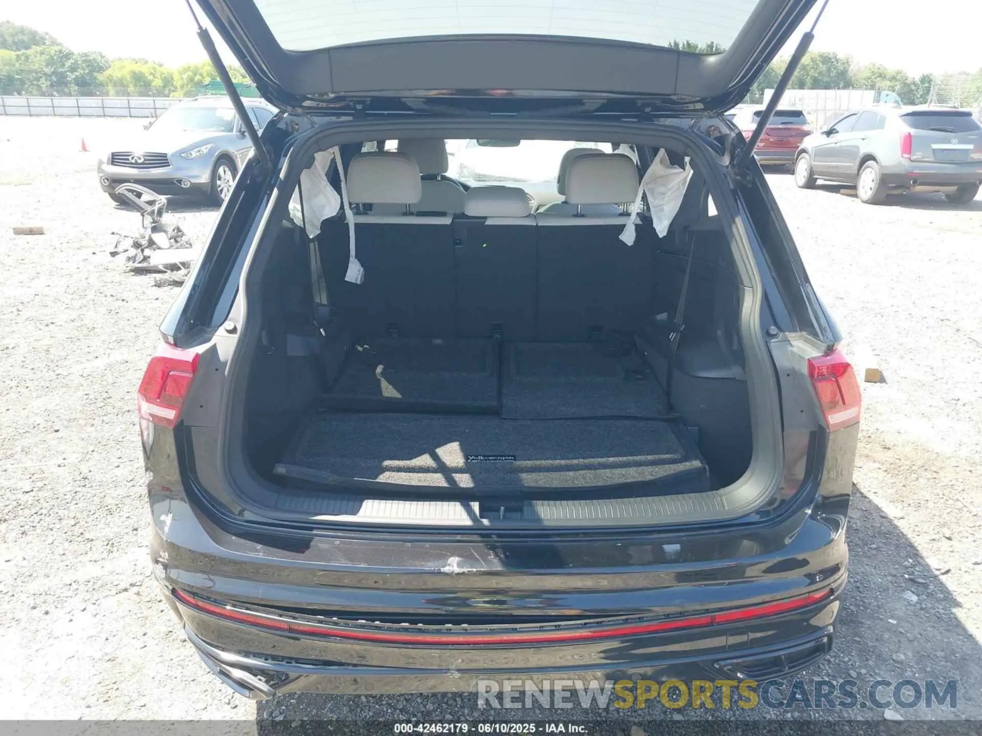 18 Photograph of a damaged car 3VVCB7AXXPM129898 VOLKSWAGEN TIGUAN 2023
