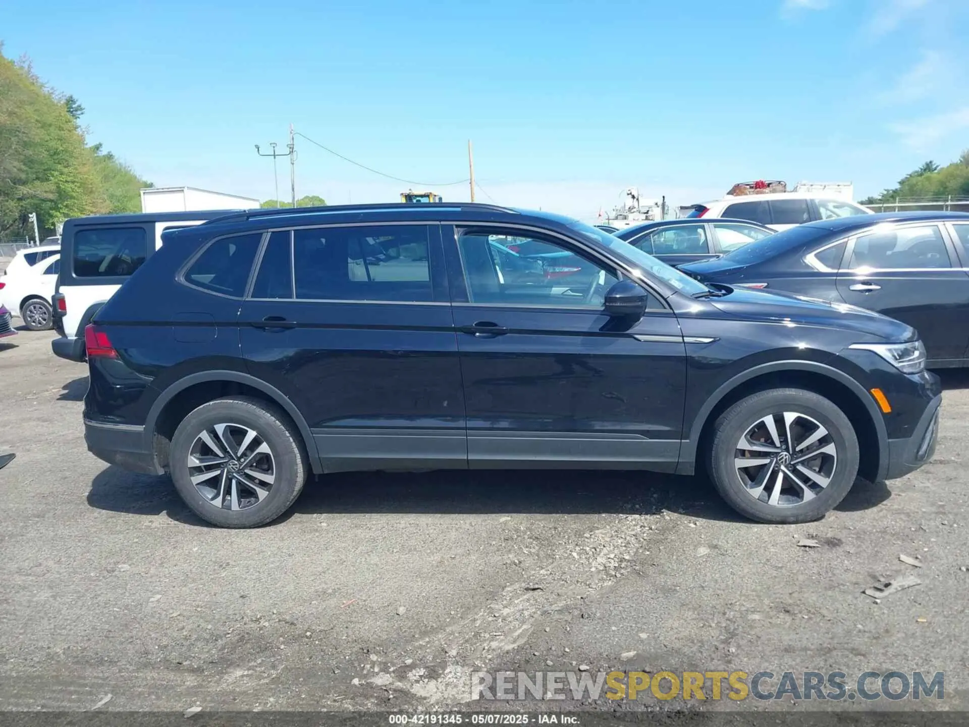 13 Photograph of a damaged car 3VVFB7AX3PM118612 VOLKSWAGEN TIGUAN 2023