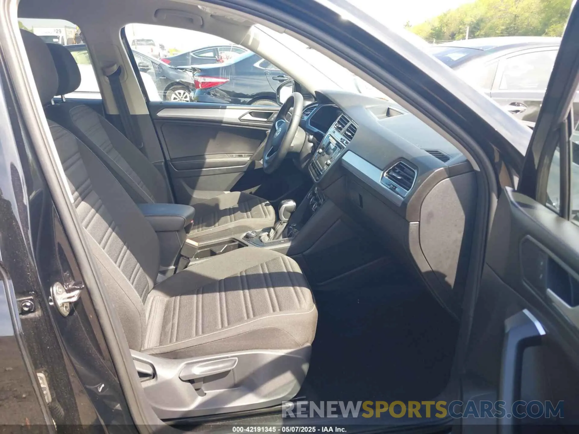 5 Photograph of a damaged car 3VVFB7AX3PM118612 VOLKSWAGEN TIGUAN 2023
