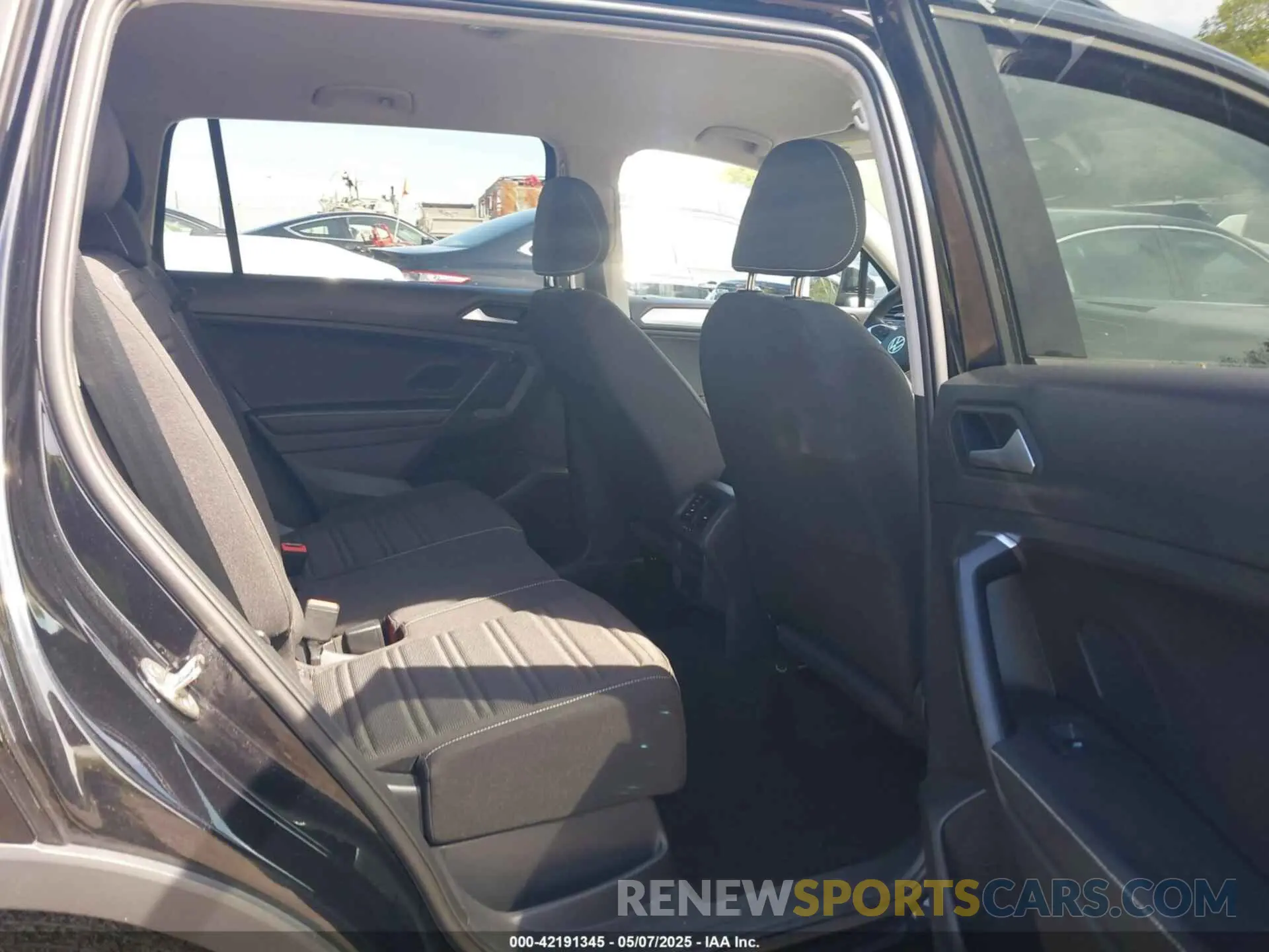 8 Photograph of a damaged car 3VVFB7AX3PM118612 VOLKSWAGEN TIGUAN 2023