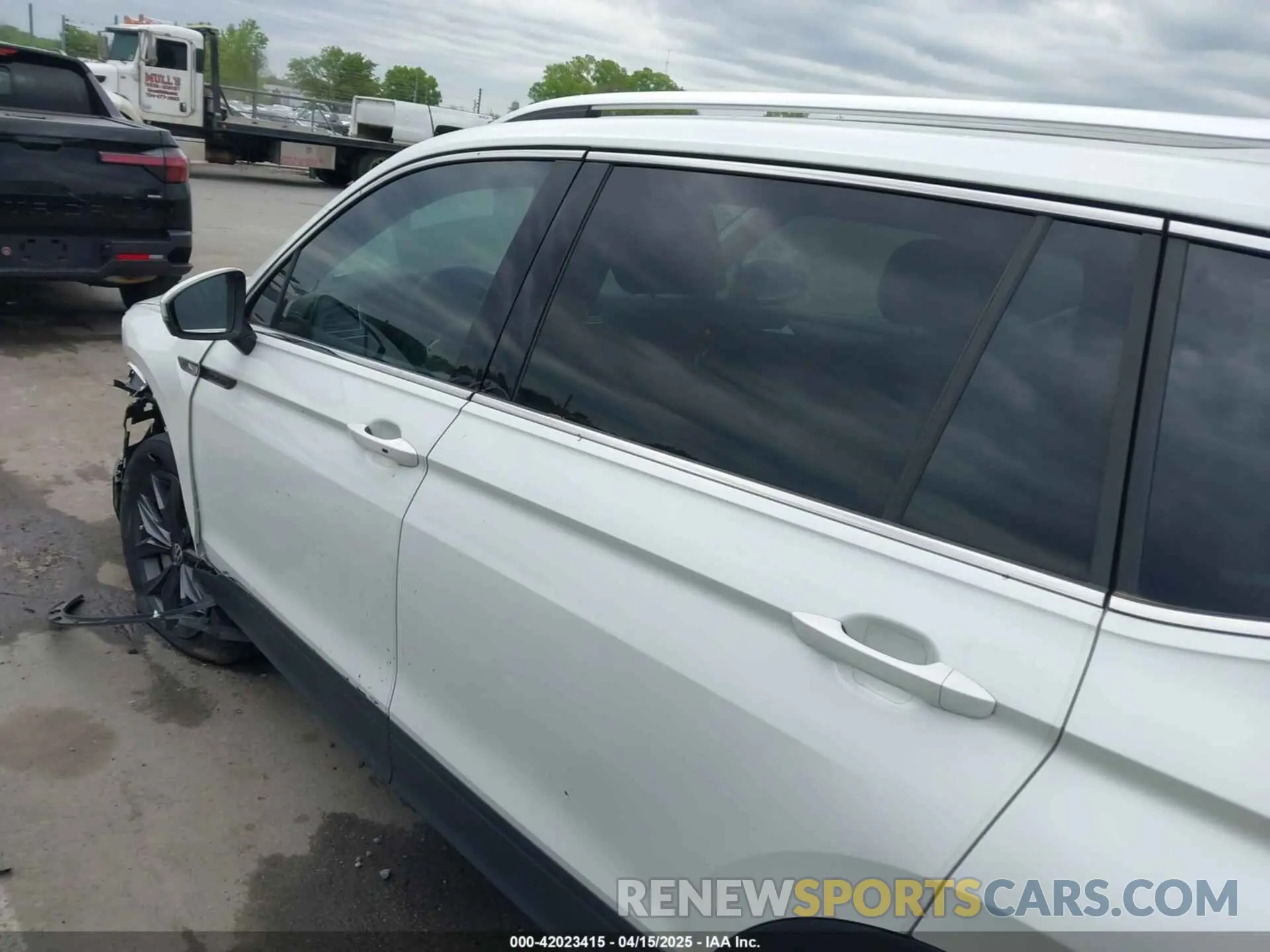 14 Photograph of a damaged car 3VVMB7AX0PM036876 VOLKSWAGEN TIGUAN 2023