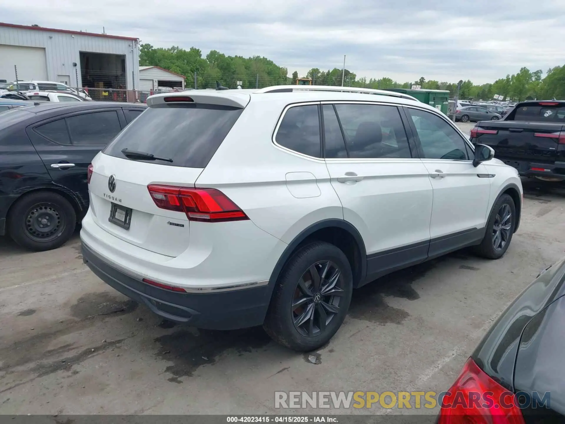 4 Photograph of a damaged car 3VVMB7AX0PM036876 VOLKSWAGEN TIGUAN 2023