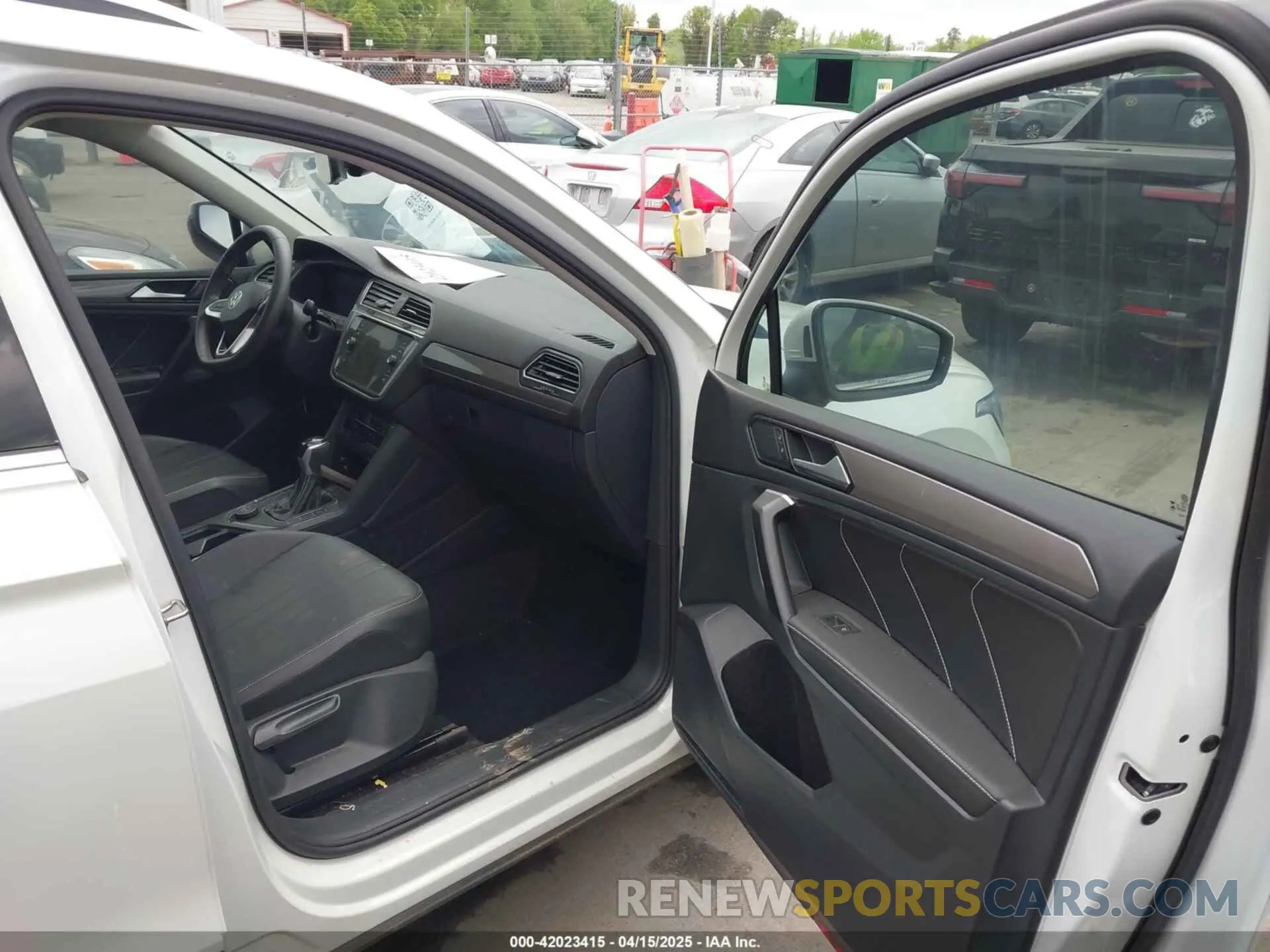 5 Photograph of a damaged car 3VVMB7AX0PM036876 VOLKSWAGEN TIGUAN 2023