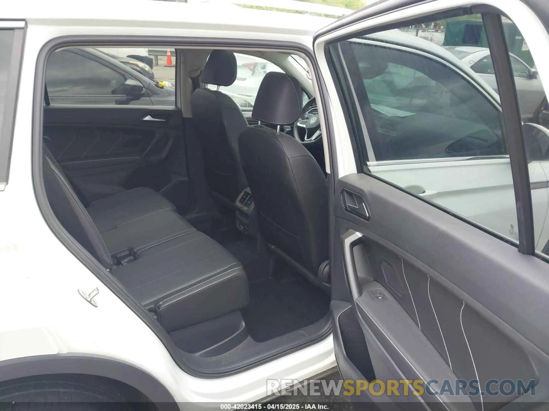 8 Photograph of a damaged car 3VVMB7AX0PM036876 VOLKSWAGEN TIGUAN 2023