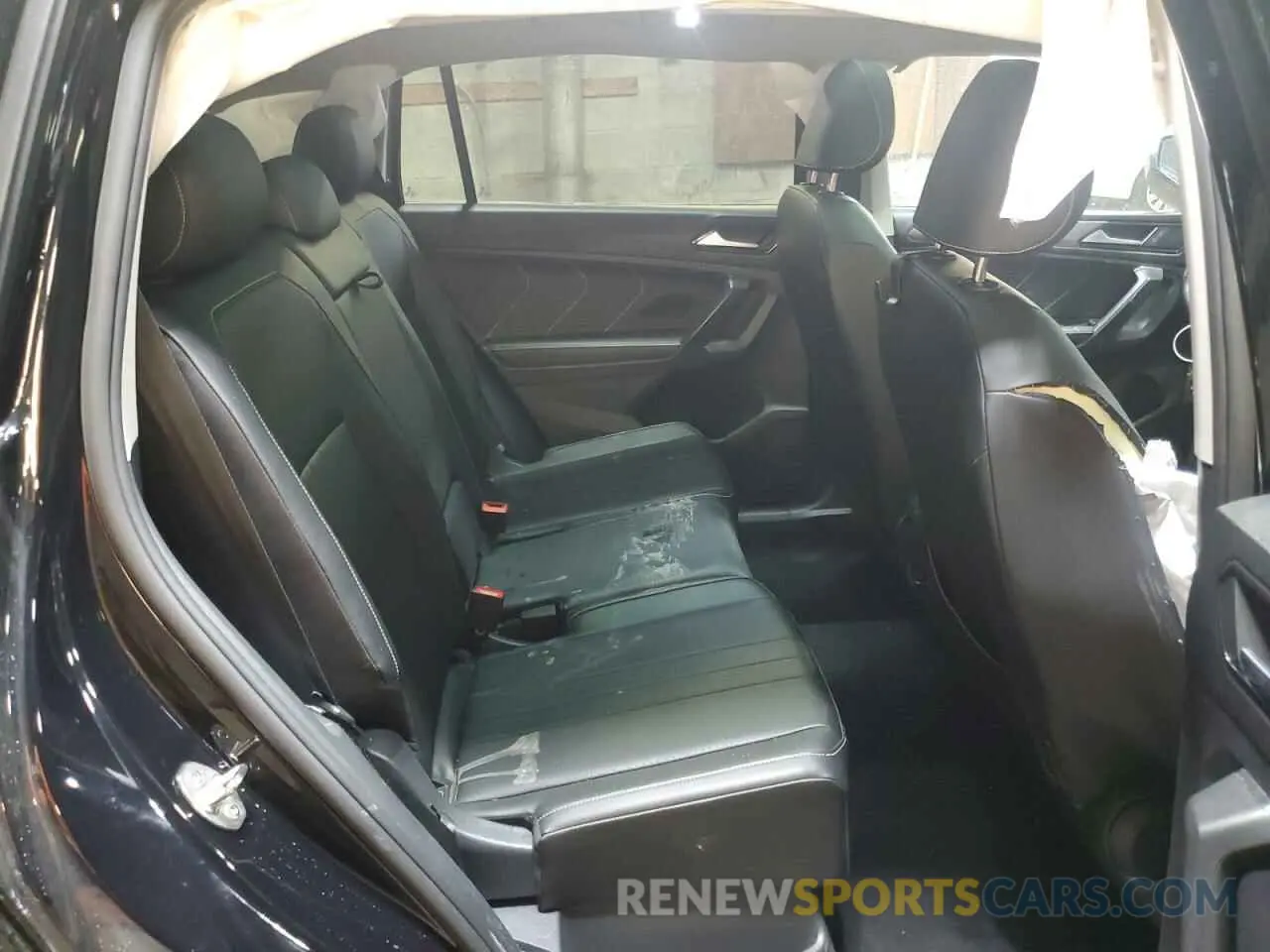 11 Photograph of a damaged car 3VVMB7AX0PM074835 VOLKSWAGEN TIGUAN 2023