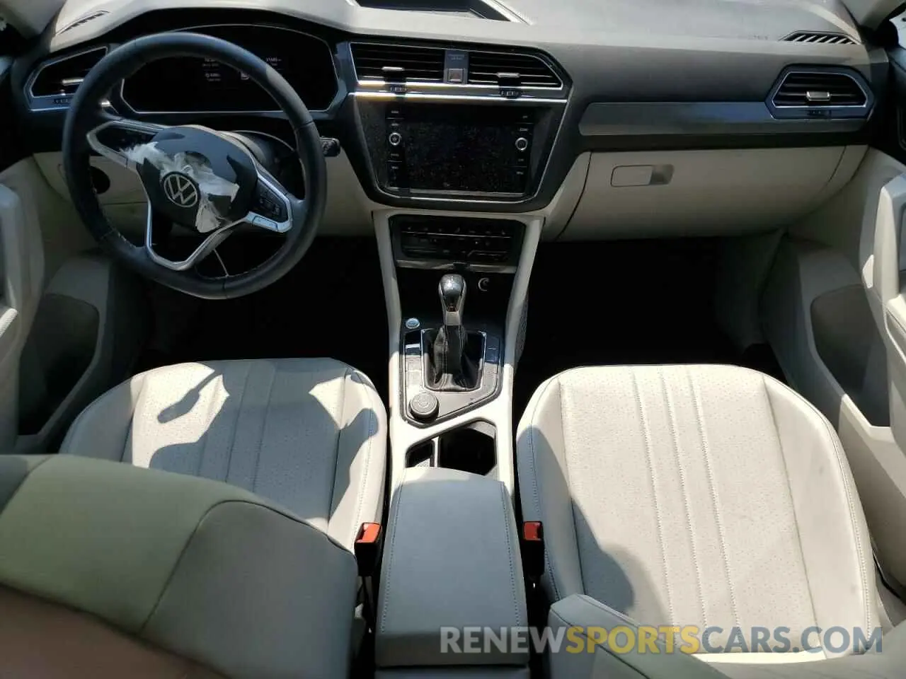 8 Photograph of a damaged car 3VVMB7AX3PM036760 VOLKSWAGEN TIGUAN 2023