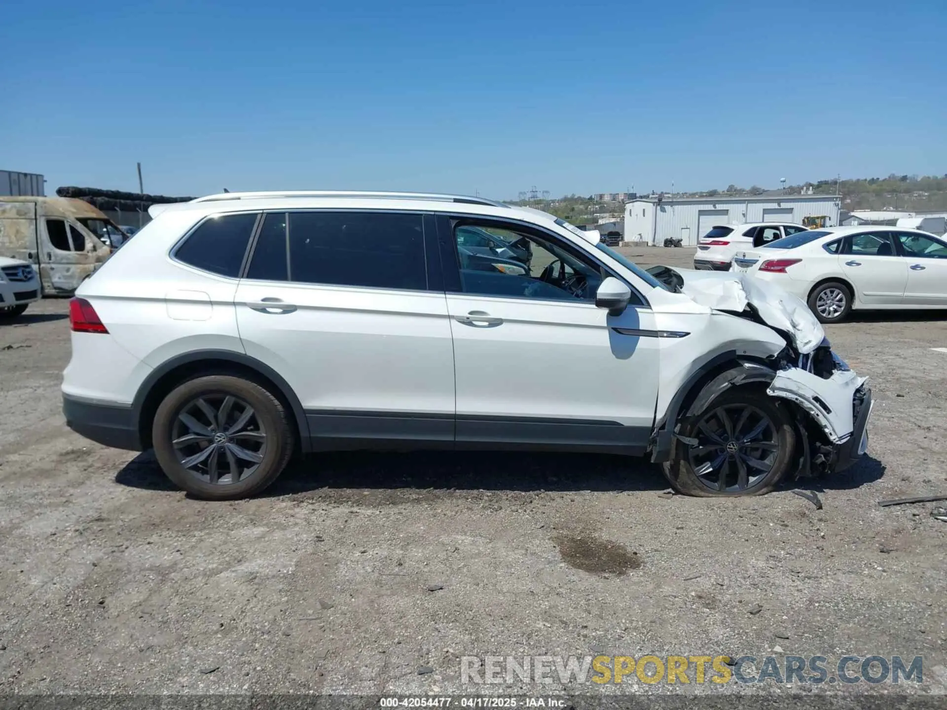12 Photograph of a damaged car 3VVMB7AX4PM128427 VOLKSWAGEN TIGUAN 2023