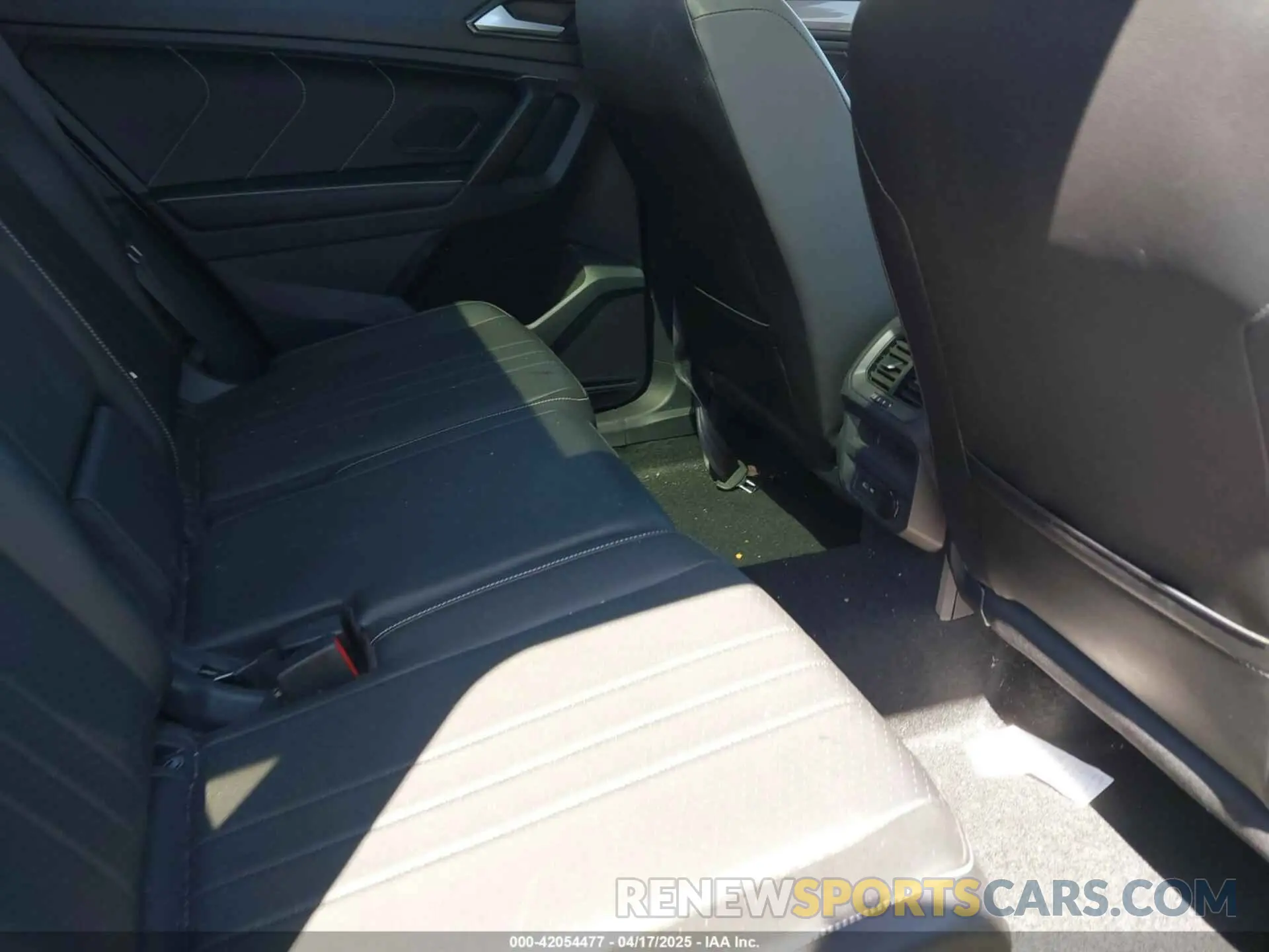 8 Photograph of a damaged car 3VVMB7AX4PM128427 VOLKSWAGEN TIGUAN 2023