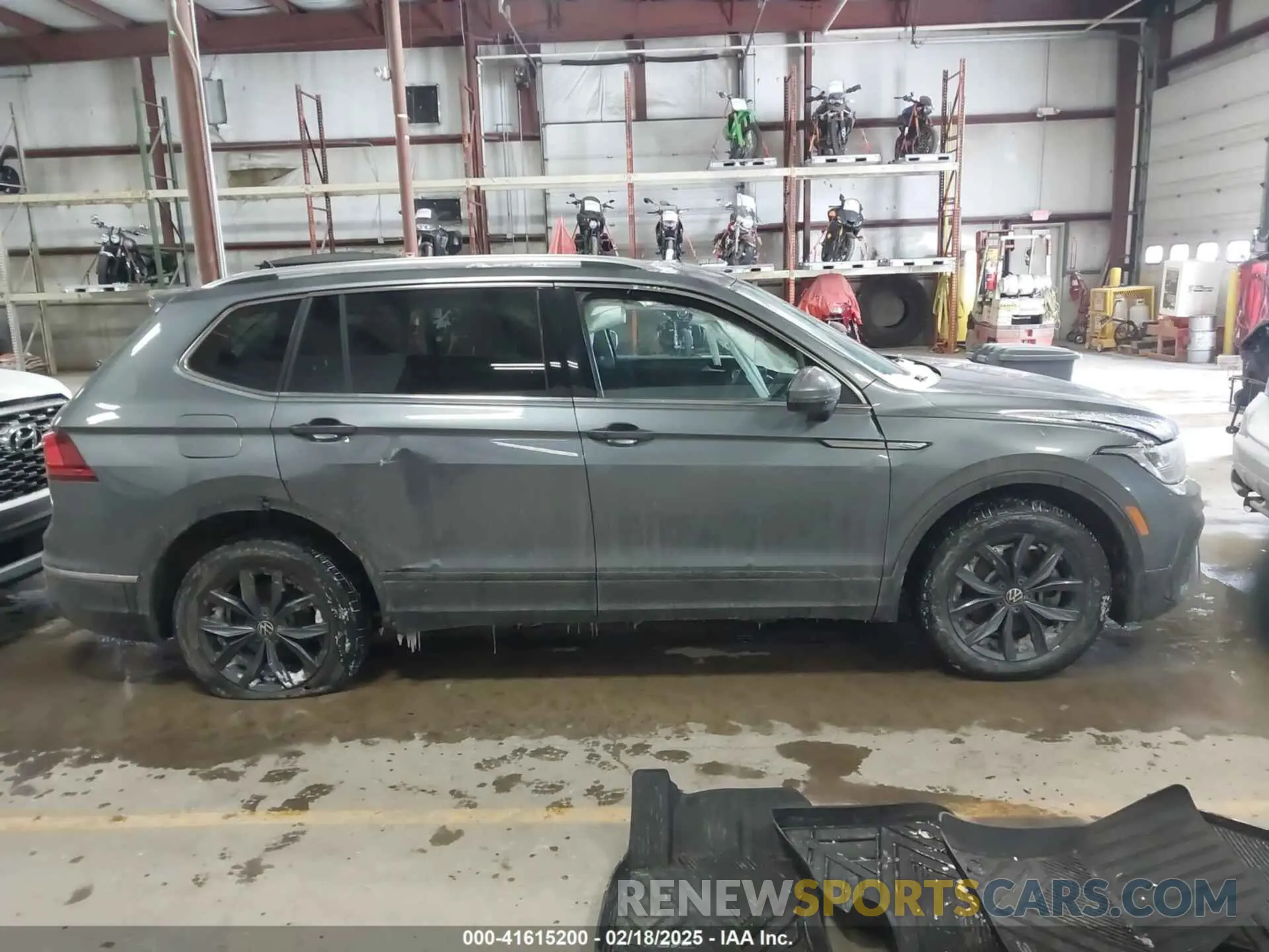 13 Photograph of a damaged car 3VVMB7AX5PM013447 VOLKSWAGEN TIGUAN 2023