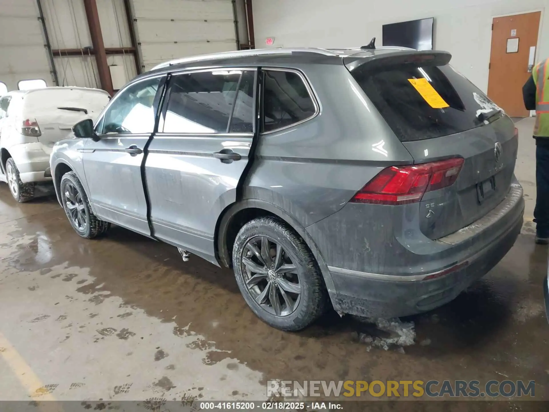 3 Photograph of a damaged car 3VVMB7AX5PM013447 VOLKSWAGEN TIGUAN 2023