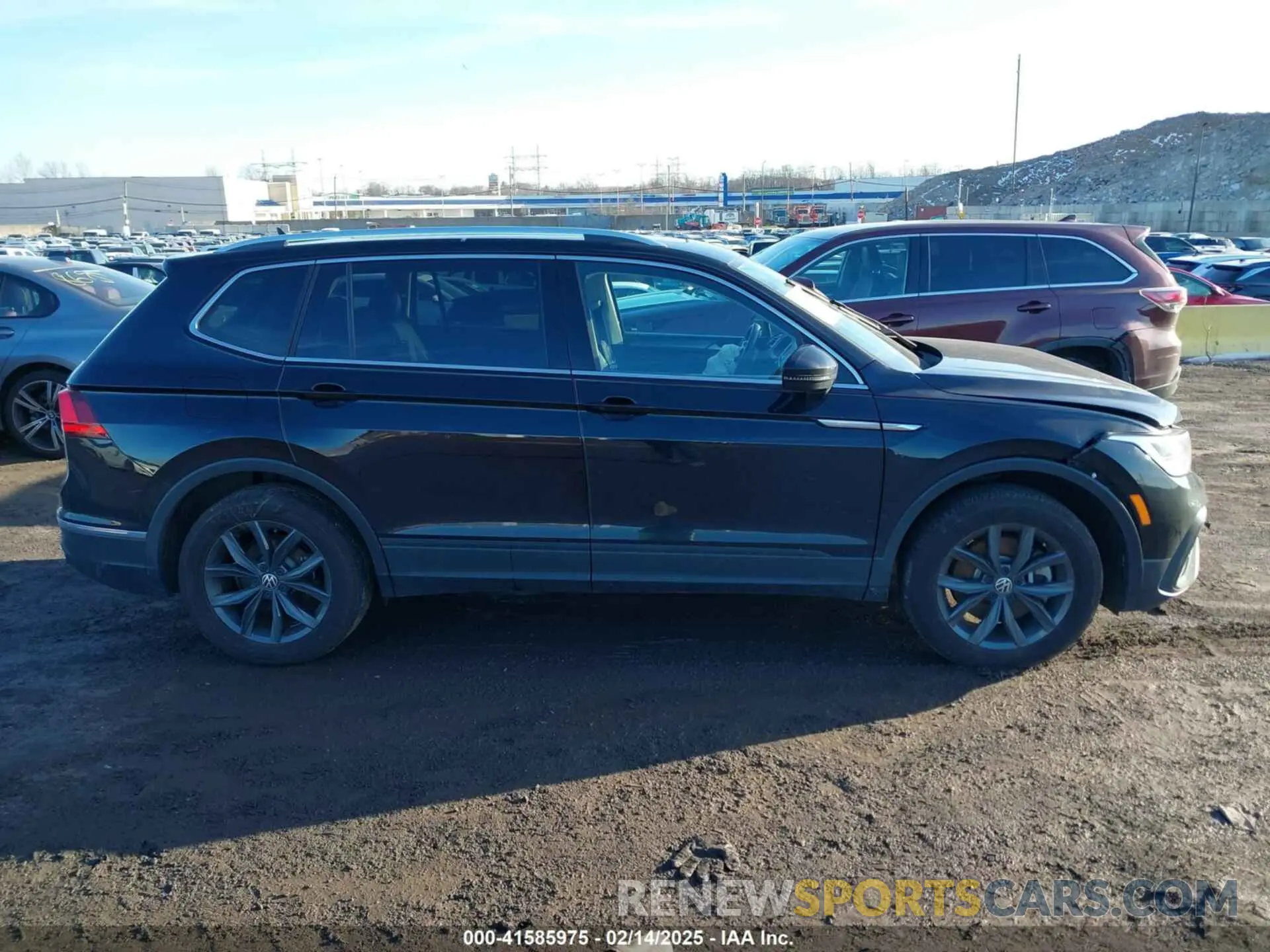 13 Photograph of a damaged car 3VVMB7AX8PM032557 VOLKSWAGEN TIGUAN 2023