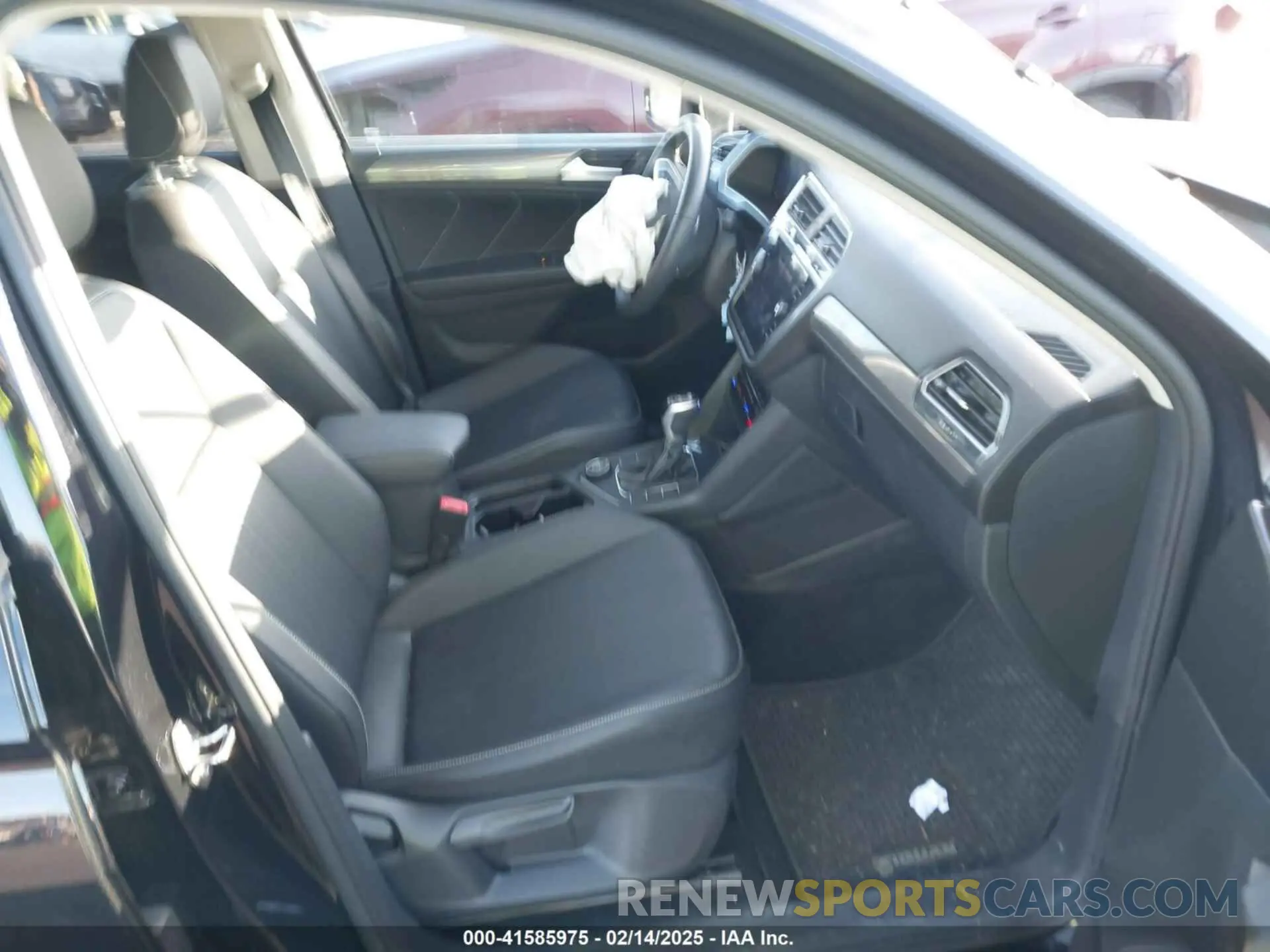 5 Photograph of a damaged car 3VVMB7AX8PM032557 VOLKSWAGEN TIGUAN 2023