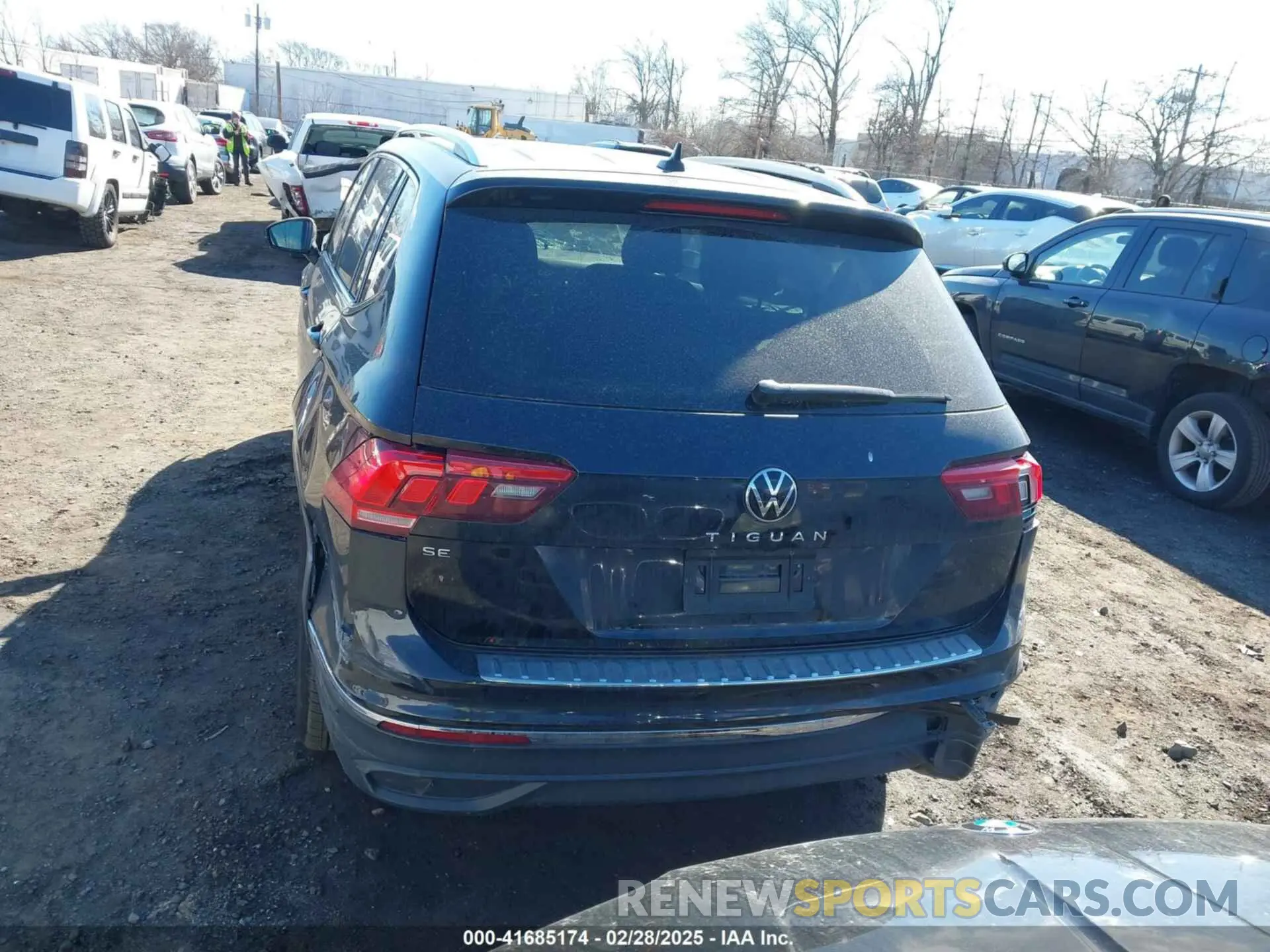 16 Photograph of a damaged car 3VVNB7AX1PM040486 VOLKSWAGEN TIGUAN 2023