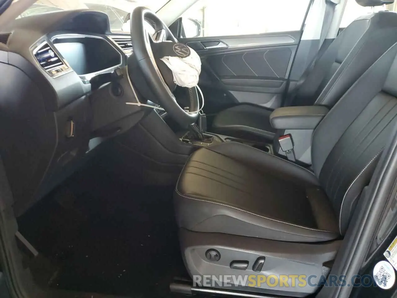 7 Photograph of a damaged car 3VVNB7AX5PM042757 VOLKSWAGEN TIGUAN 2023