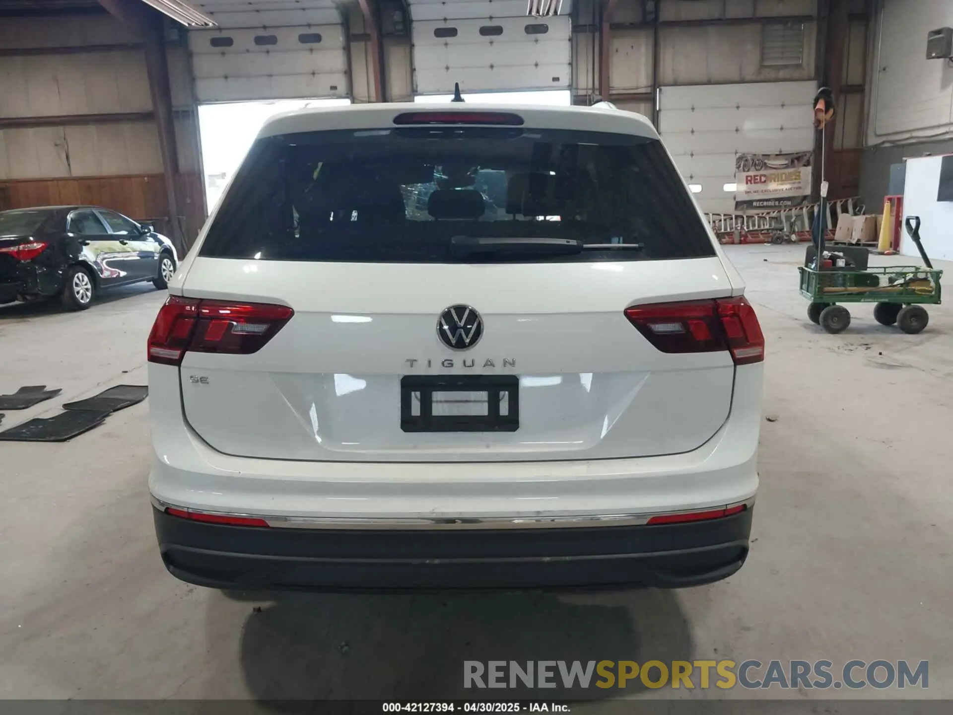 17 Photograph of a damaged car 3VVNB7AX5PM096138 VOLKSWAGEN TIGUAN 2023
