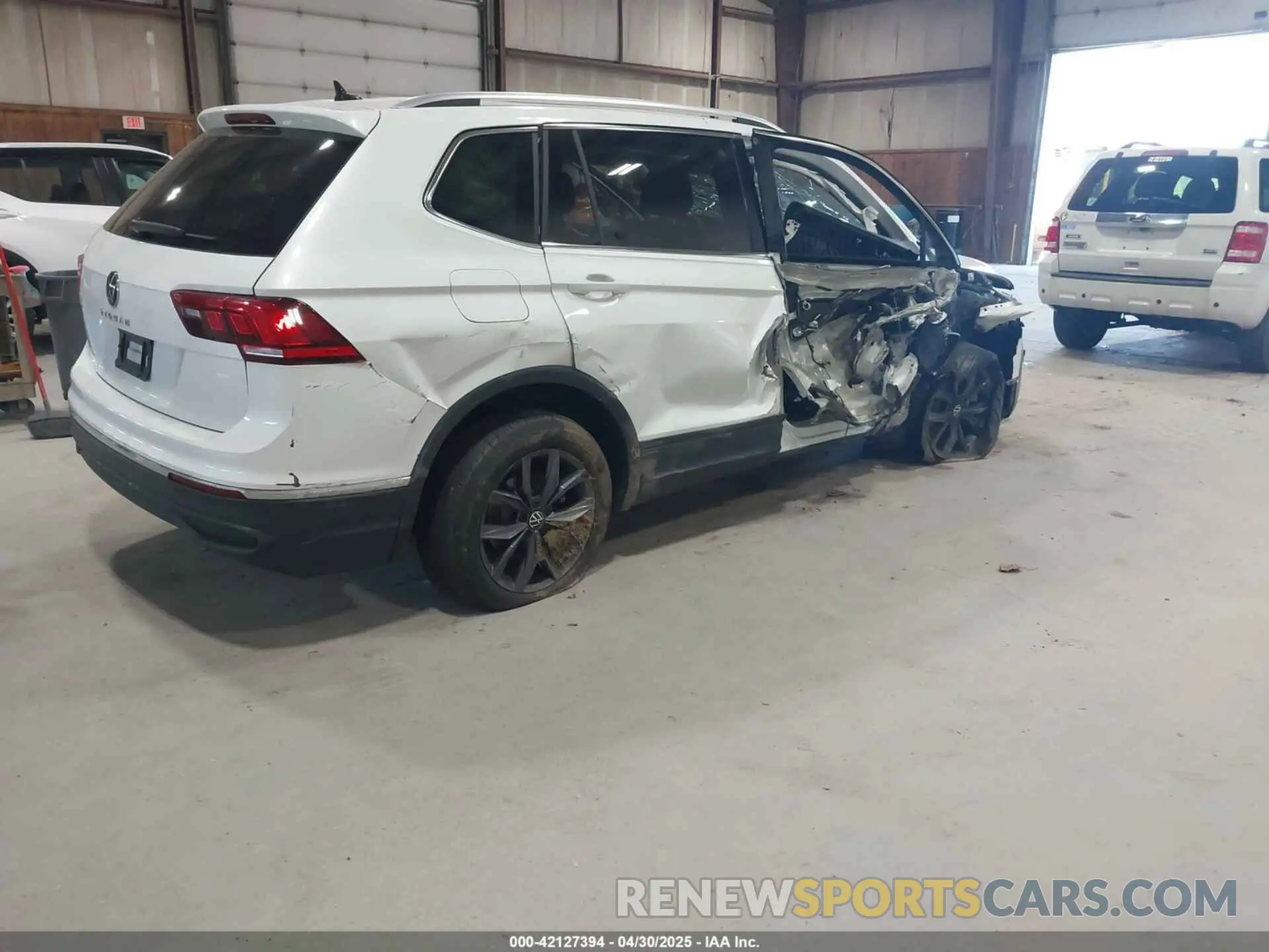 4 Photograph of a damaged car 3VVNB7AX5PM096138 VOLKSWAGEN TIGUAN 2023