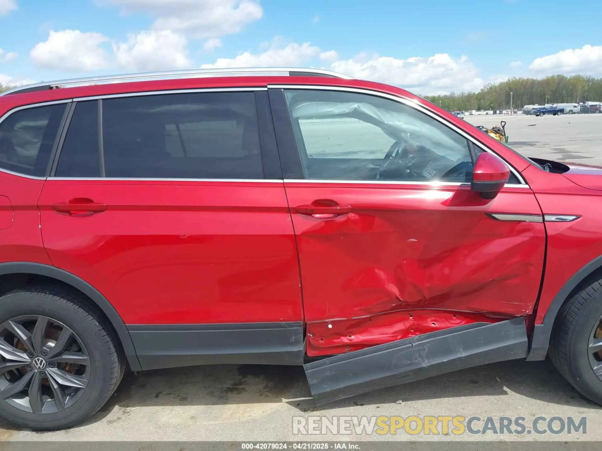13 Photograph of a damaged car 3VVNB7AX7PM094780 VOLKSWAGEN TIGUAN 2023