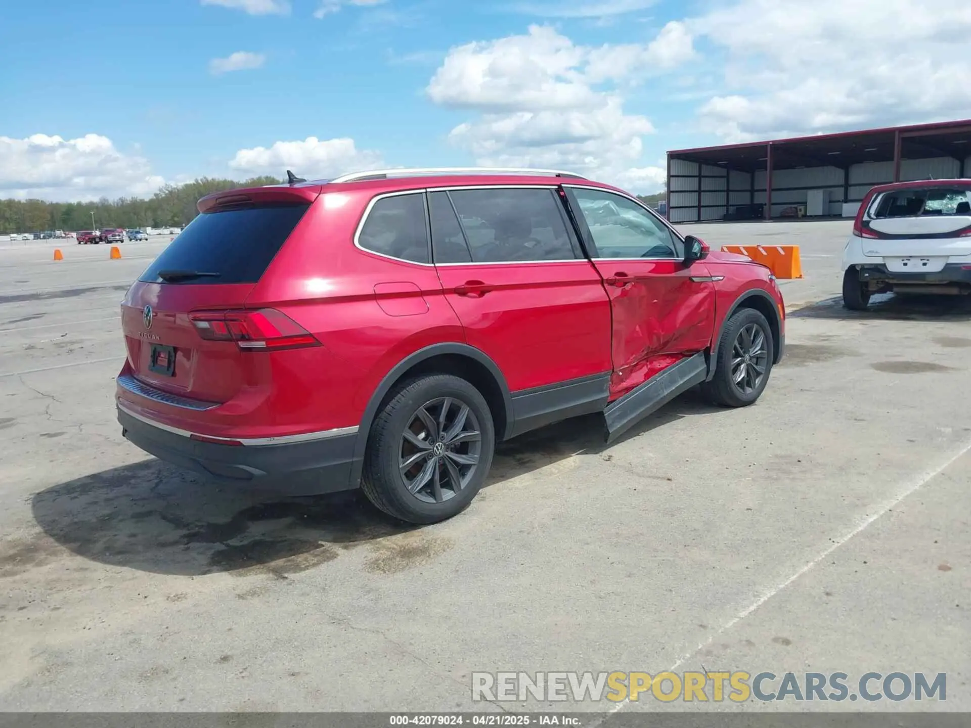 4 Photograph of a damaged car 3VVNB7AX7PM094780 VOLKSWAGEN TIGUAN 2023