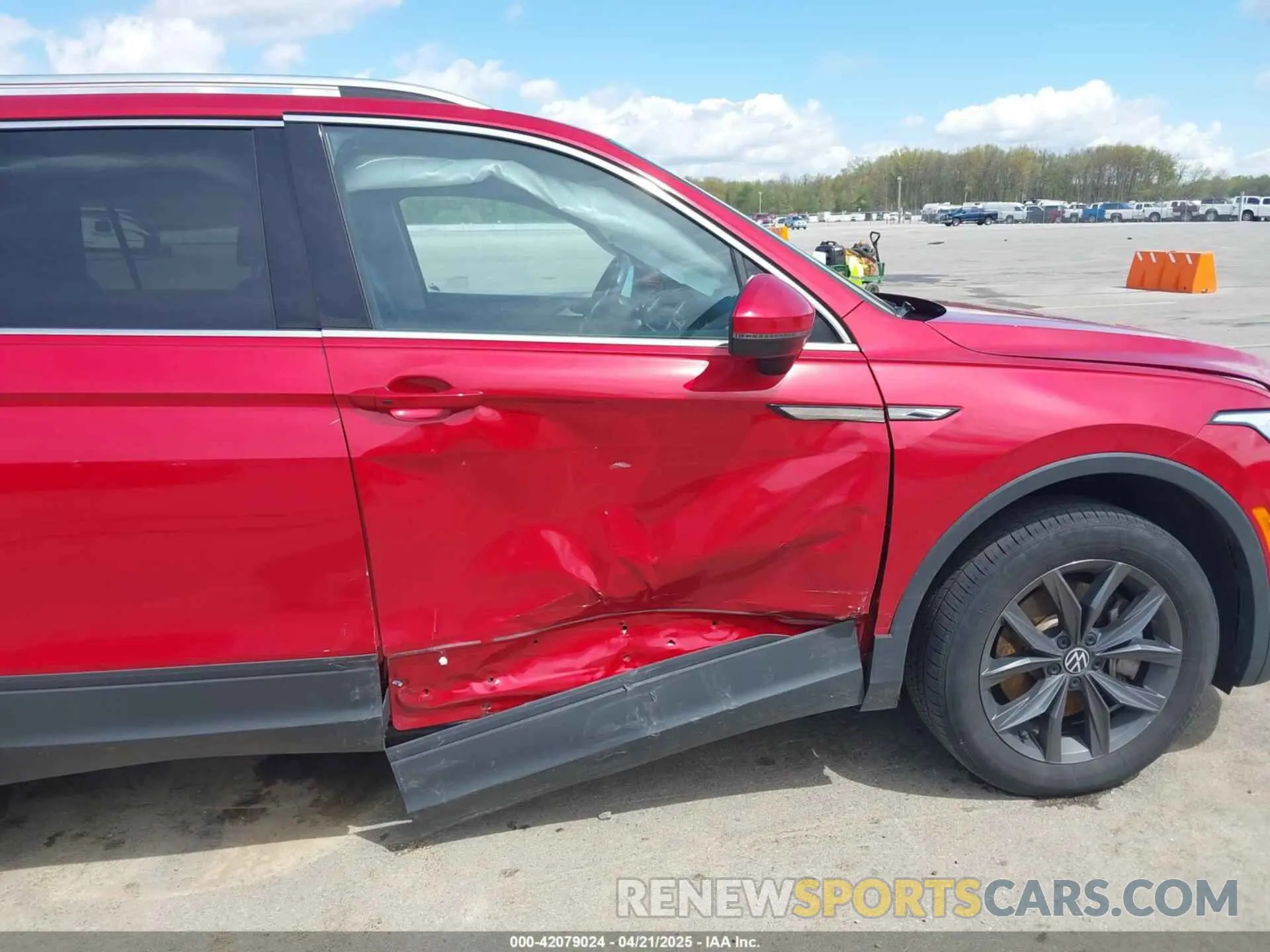 6 Photograph of a damaged car 3VVNB7AX7PM094780 VOLKSWAGEN TIGUAN 2023