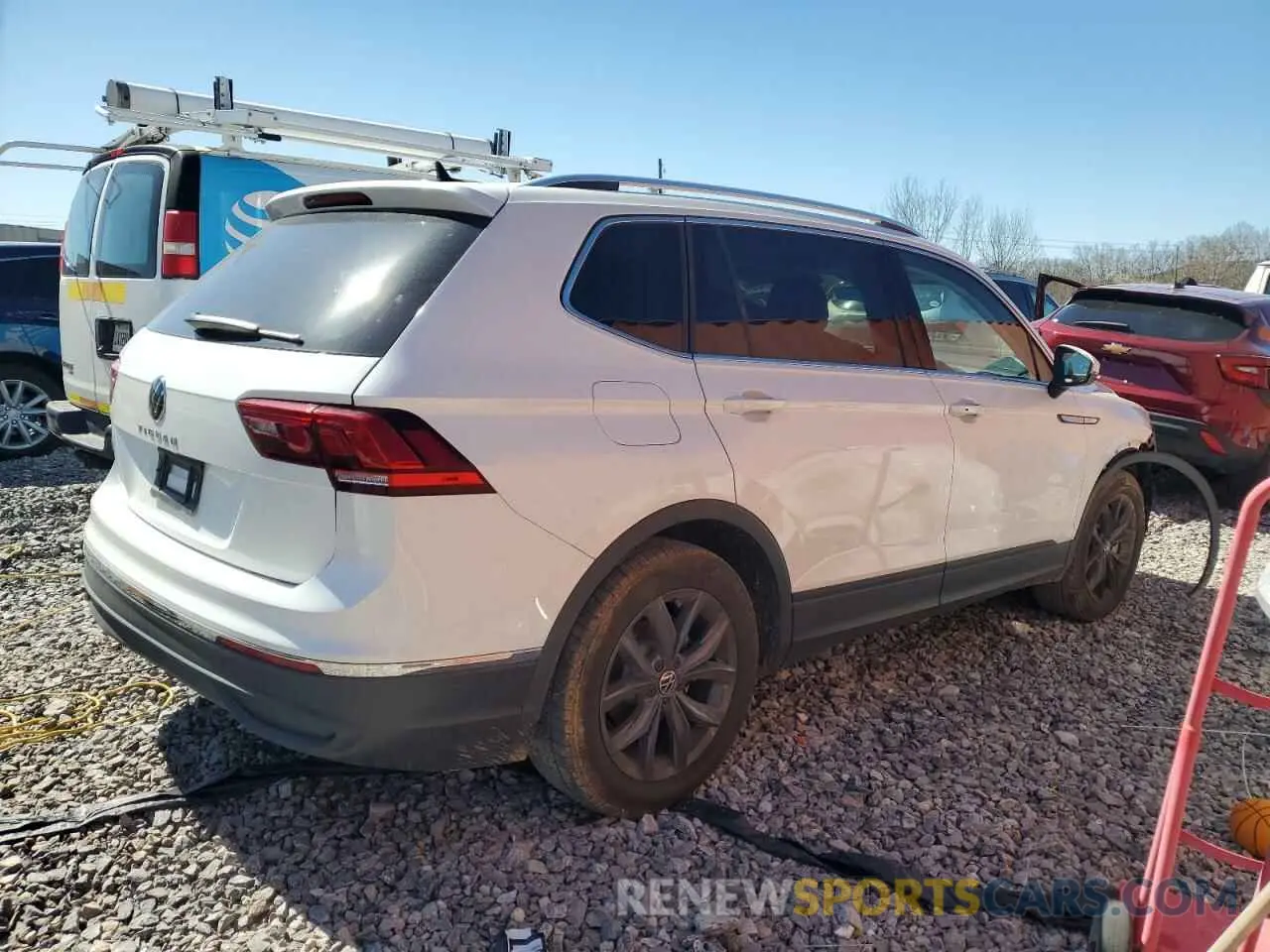 3 Photograph of a damaged car 3VVNB7AX8PM085800 VOLKSWAGEN TIGUAN 2023
