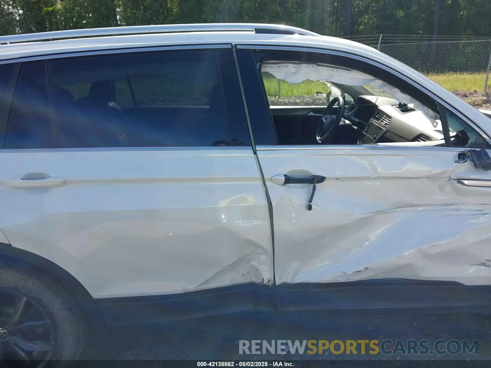 13 Photograph of a damaged car 3VVNB7AX9PM121316 VOLKSWAGEN TIGUAN 2023