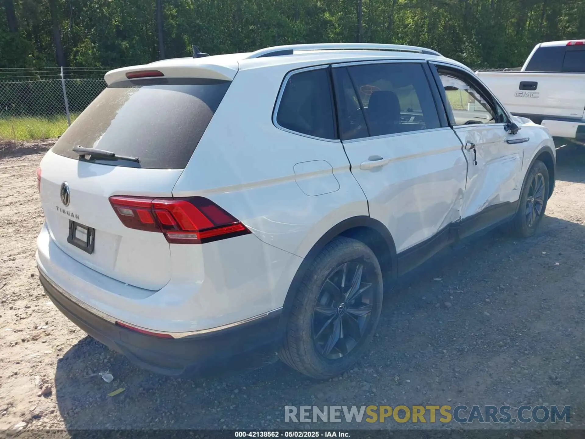 4 Photograph of a damaged car 3VVNB7AX9PM121316 VOLKSWAGEN TIGUAN 2023